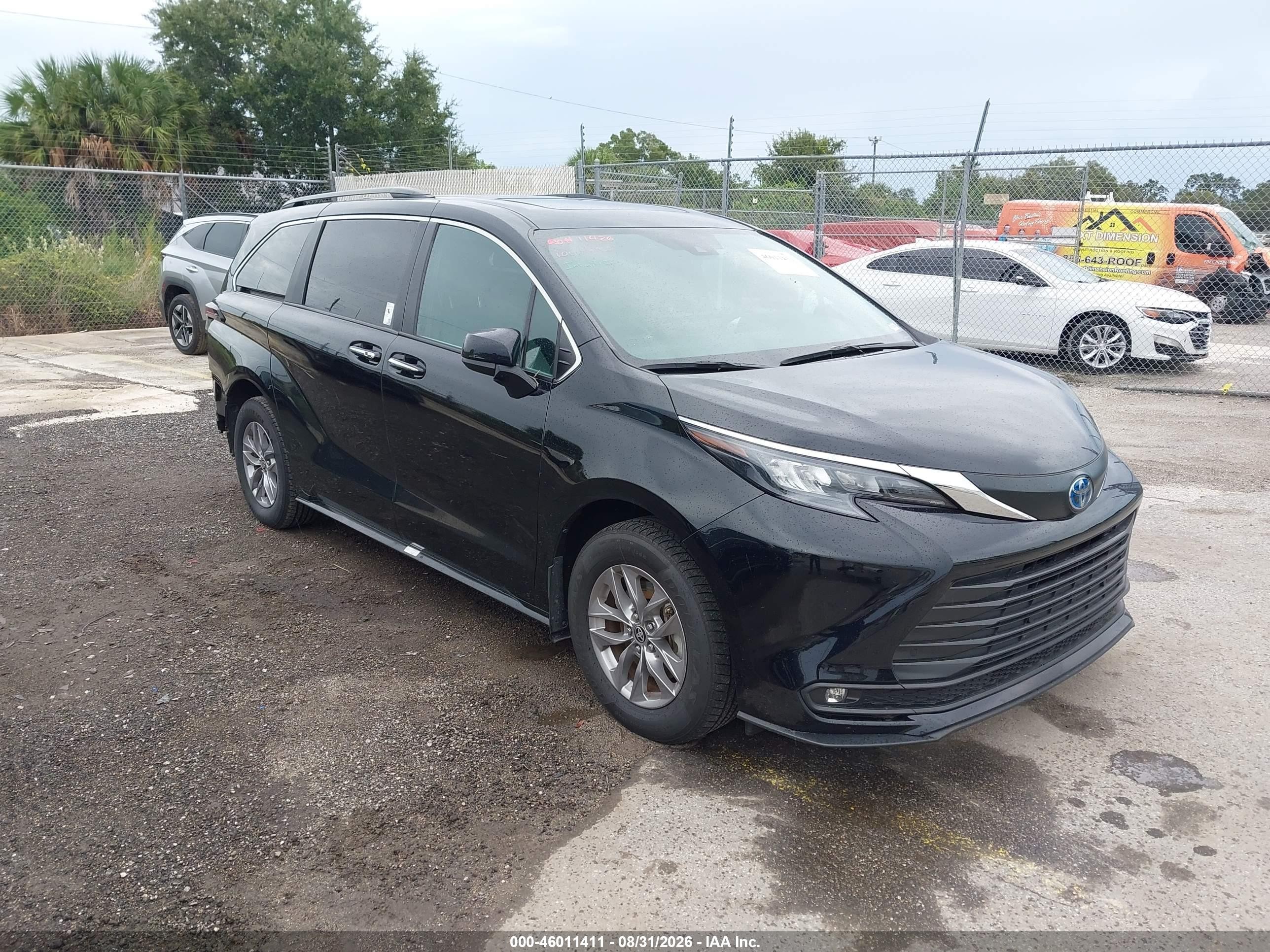 2025 Toyota Sienna VIN 5TDYRKEC1SS289249 — IAAI salvage auction photo