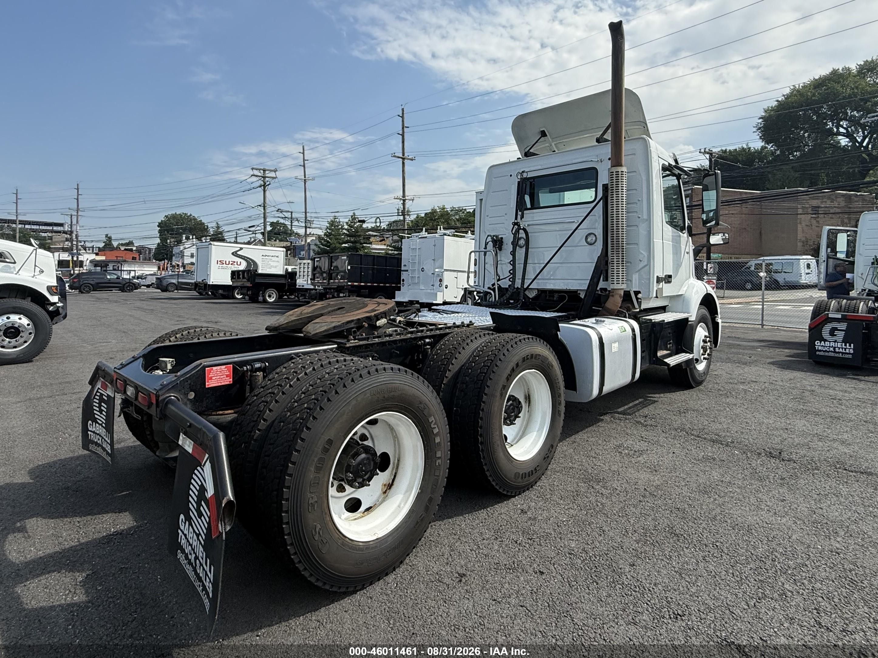 2019 Volvo Vnr64t VIN 4V4WC9EH5KN217705 IAAI salvage auction — Normal Wear, Clear (New York), sold $29,950 on 2026-09-18 (photo 3)