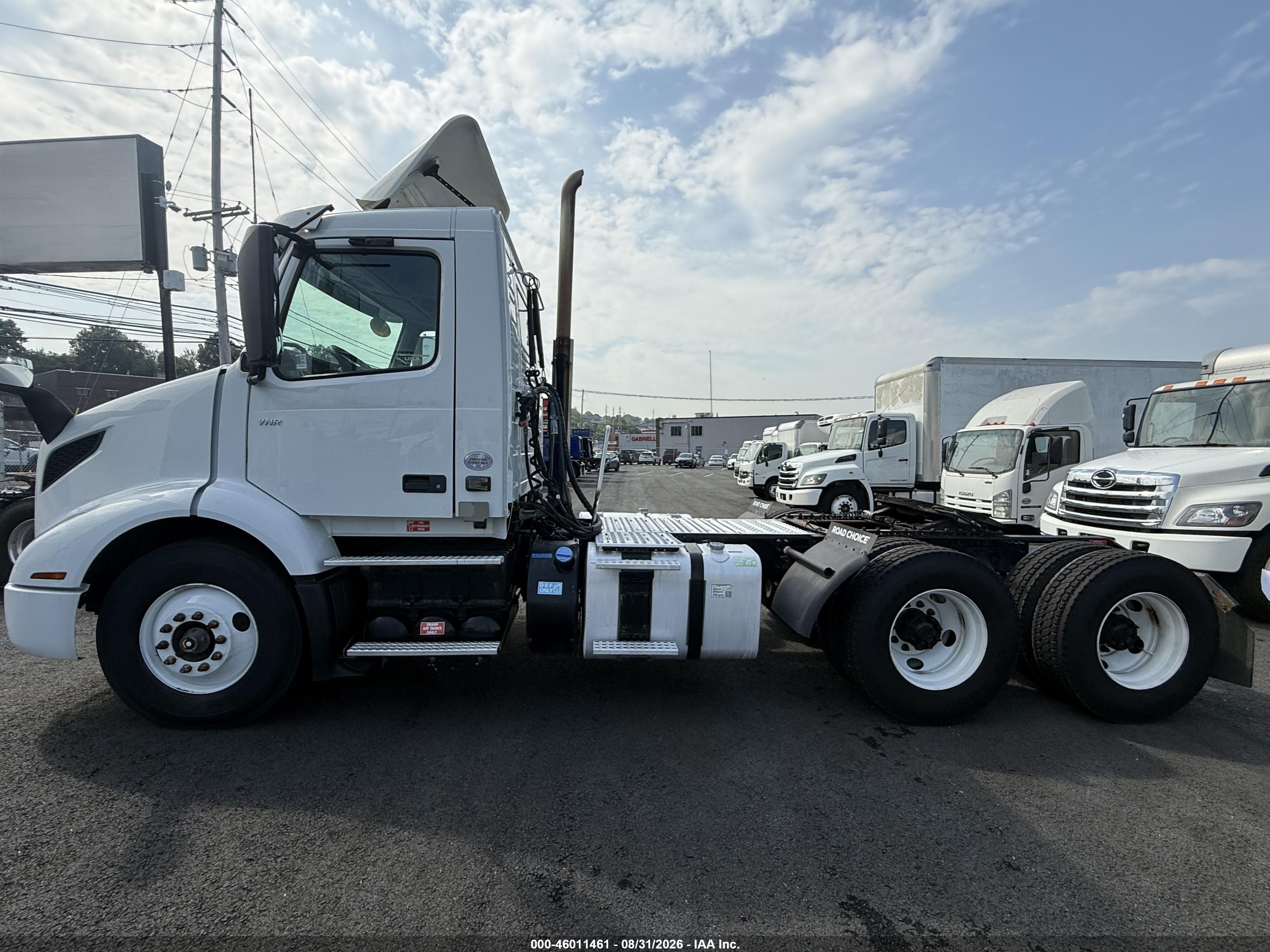 2019 Volvo Vnr64t VIN 4V4WC9EH5KN217705 IAAI salvage auction — Normal Wear, Clear (New York), sold $29,950 on 2026-09-18 (photo 6)