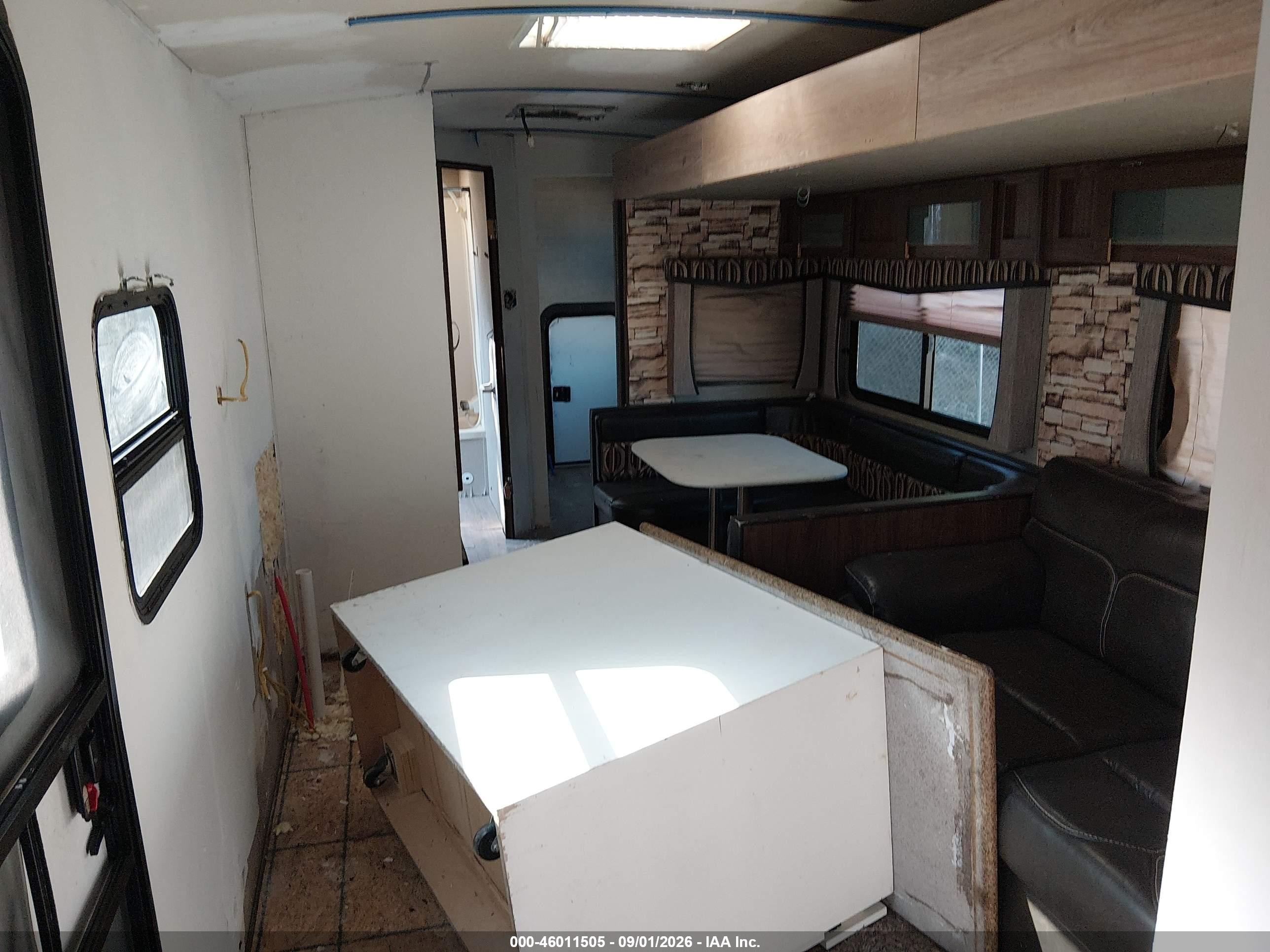 2017 Keystone Rv Aer VIN 4YDT28224HP910030 IAAI salvage auction — Front End, Clear (Tennessee), sold $350 on 2026-09-10 (photo 8)