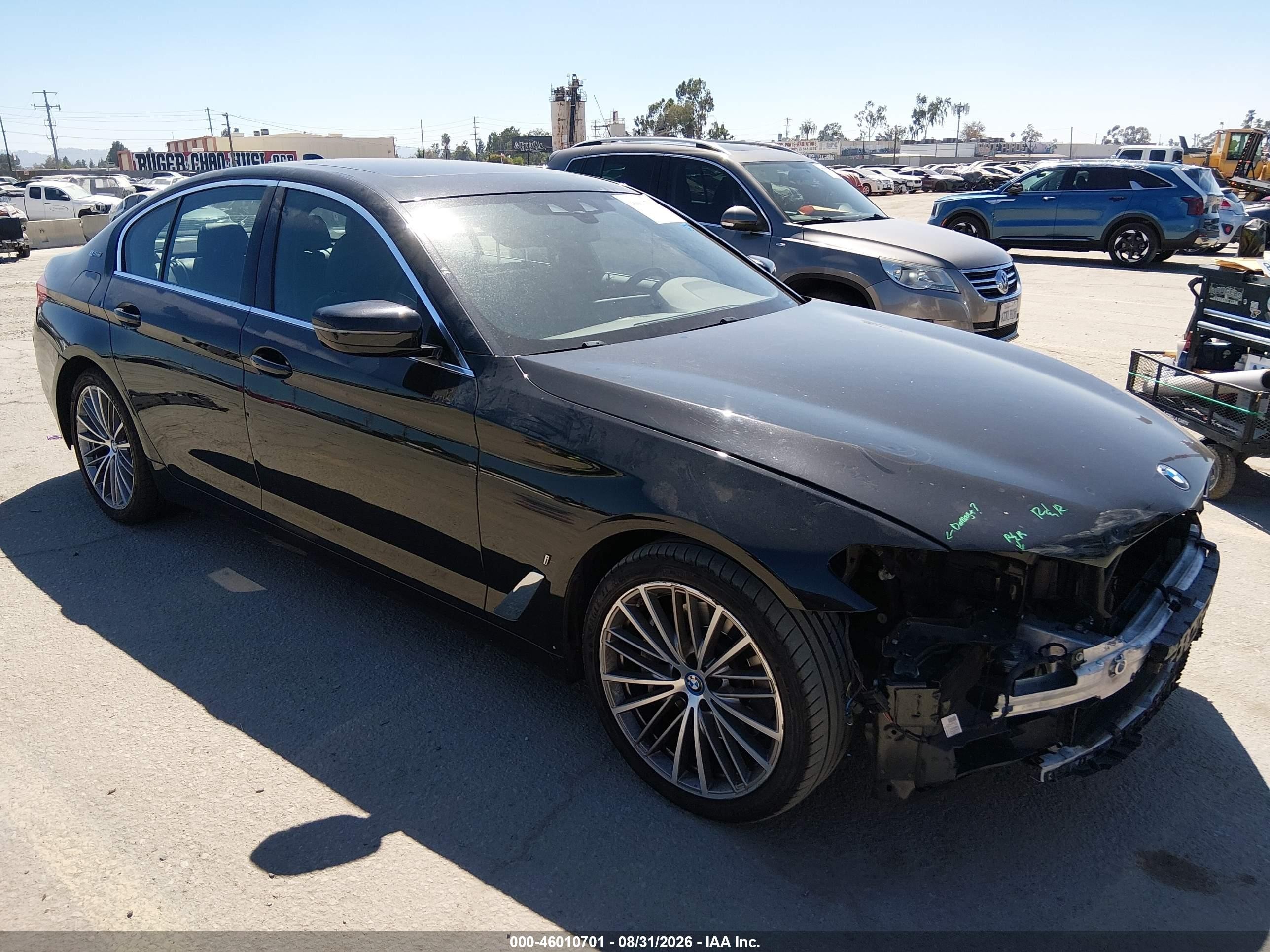 2019 BMW 5 Series VIN WBAJA9C57KB388782 — IAAI salvage auction photo