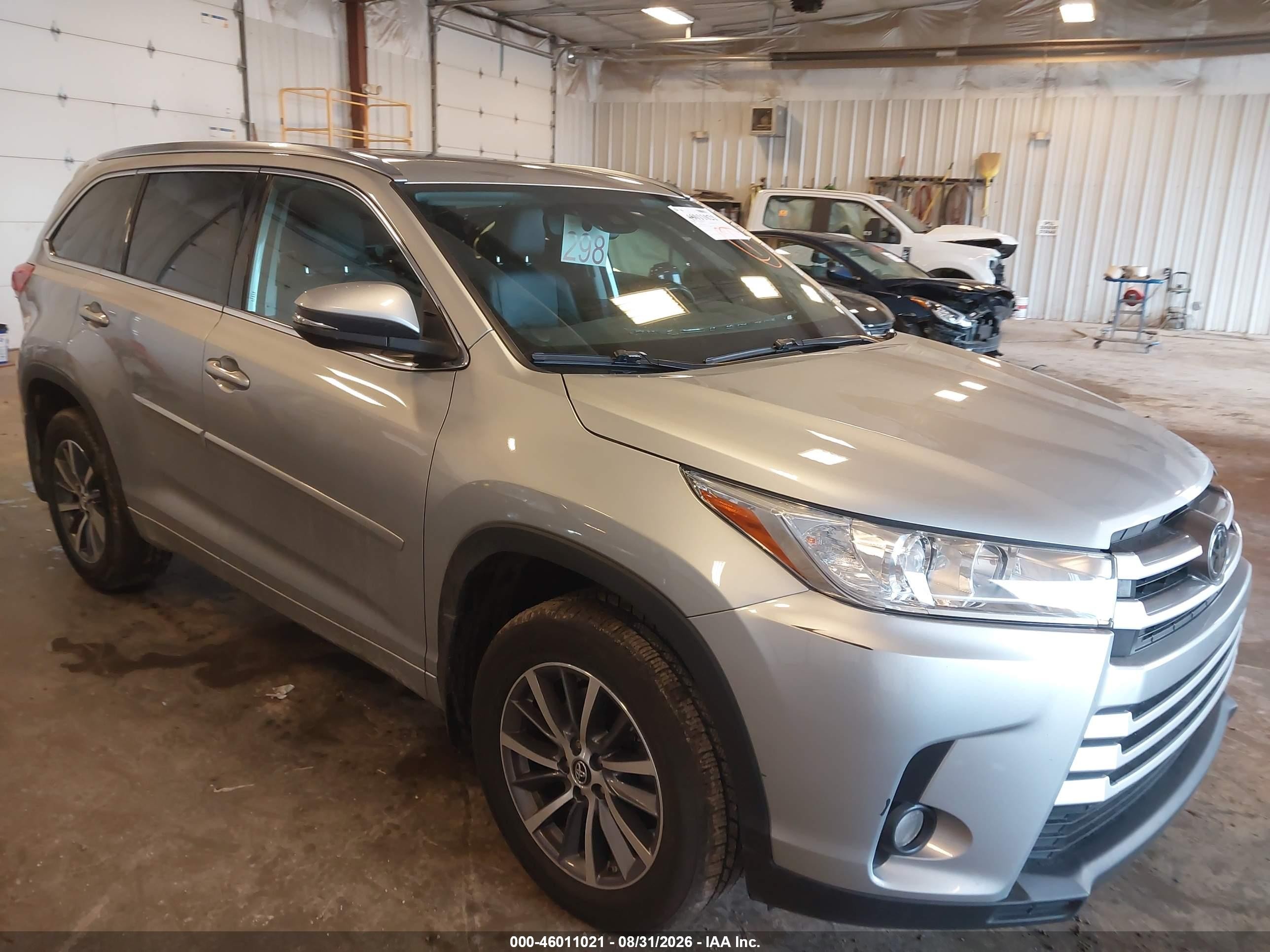 2018 Toyota Highlander VIN 5TDJZRFH2JS871881 — IAAI salvage auction photo