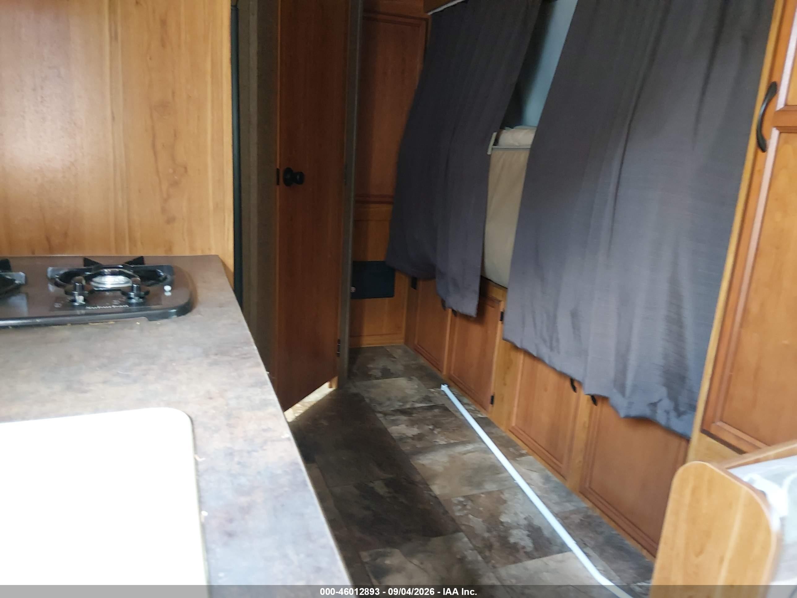 2015 Starcraft Launch VIN 1SABSHAJ6F2JY5073 IAAI salvage auction — Side, Salvage (Illinois), sold $800 on 2026-10-20 (photo 8)