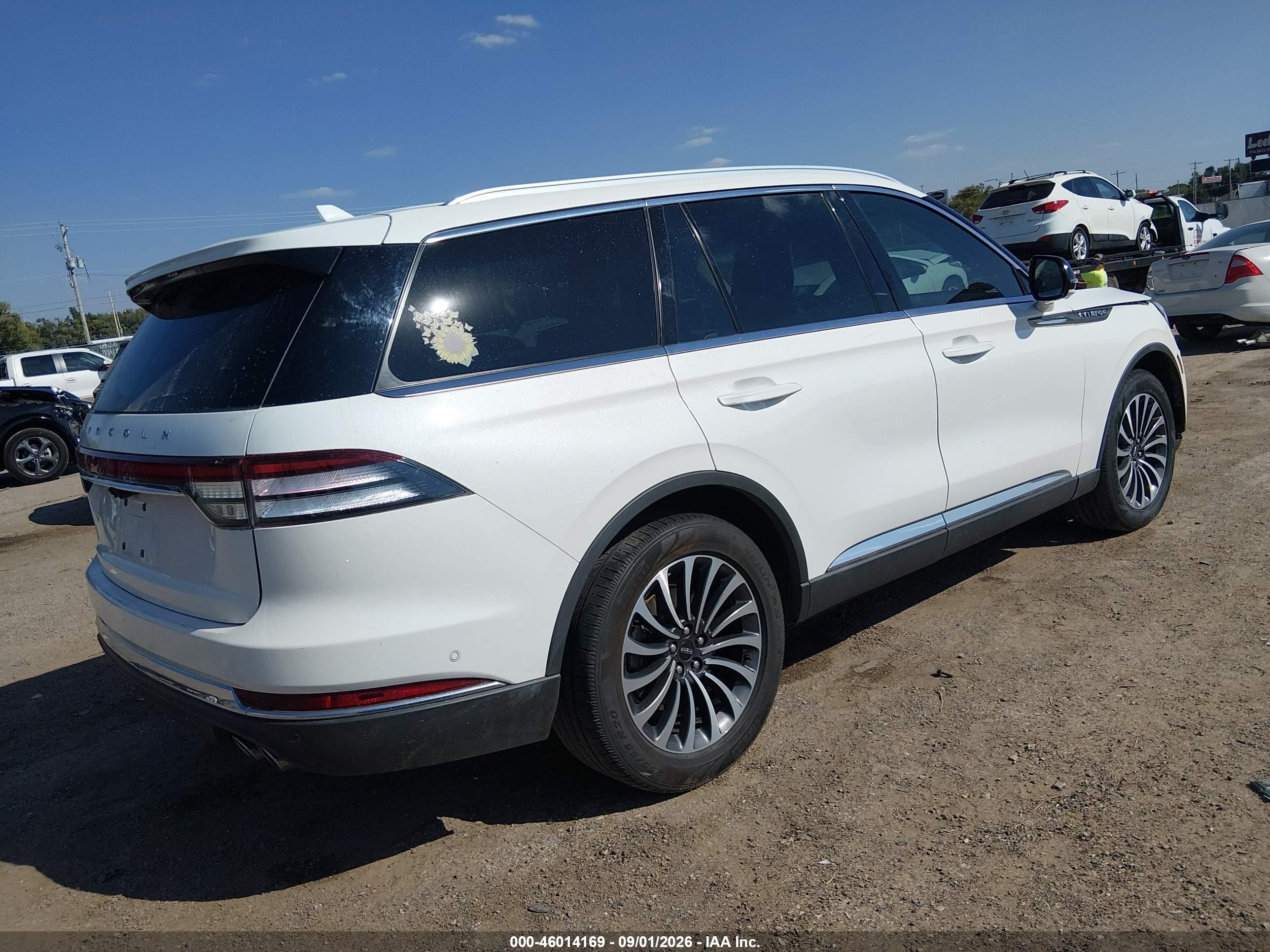 2023 Lincoln Aviator VIN 5LM5J7XC0PGL04015 IAAI salvage auction — Front End, Salvage (Kansas), sold $14,500 on 2026-10-01 (photo 4)
