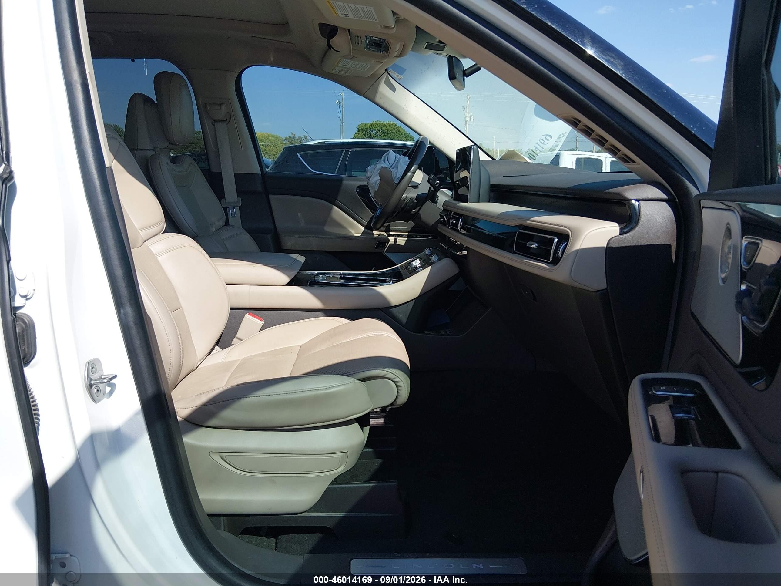 2023 Lincoln Aviator VIN 5LM5J7XC0PGL04015 IAAI salvage auction — Front End, Salvage (Kansas), sold $14,500 on 2026-10-01 (photo 5)