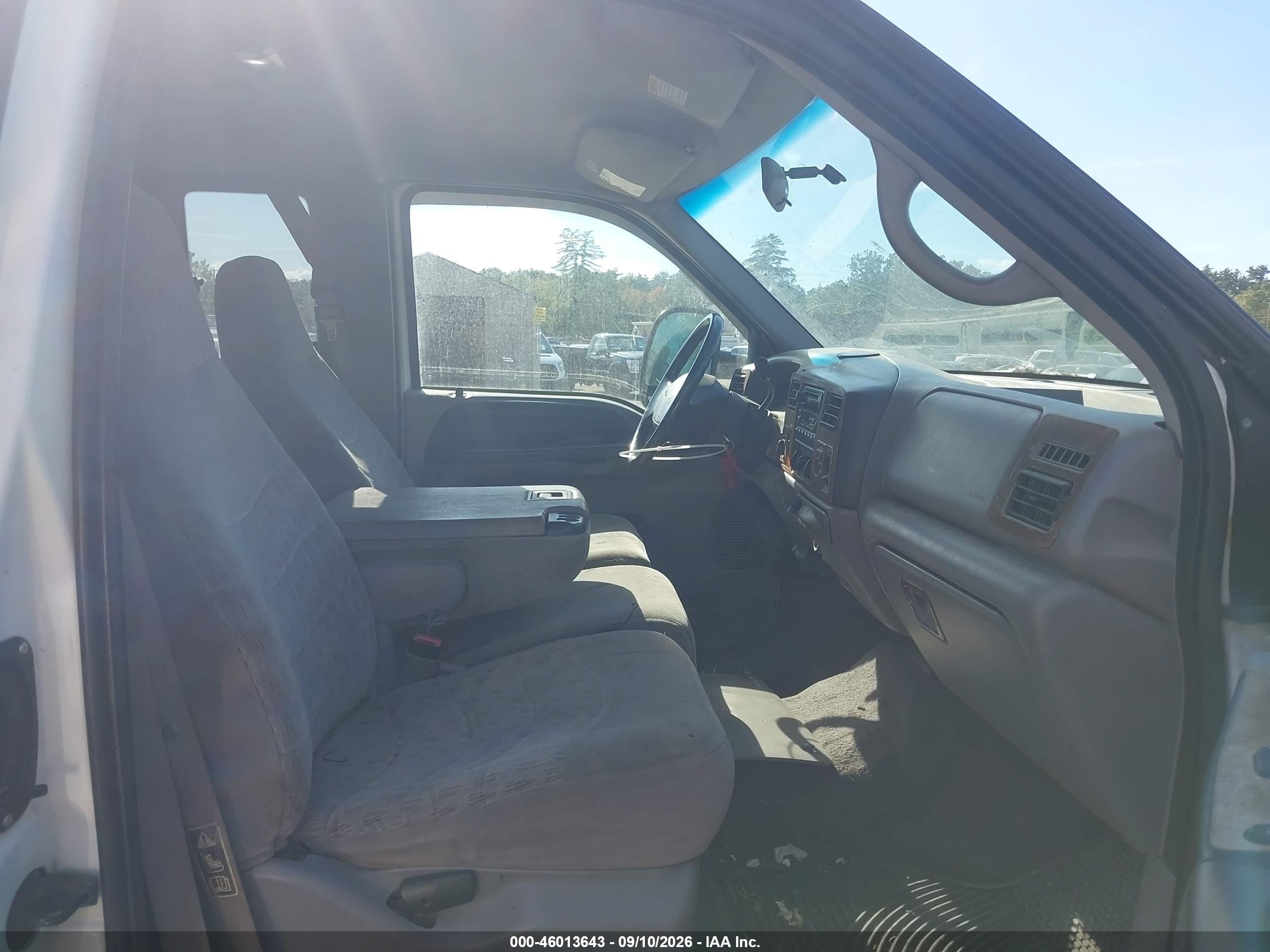 2000 Ford F-350 VIN 1FTSX31FXYED73389 IAAI salvage auction — Normal Wear, Original (New Hampshire), sold $1,775 on 2026-09-28 (photo 5)
