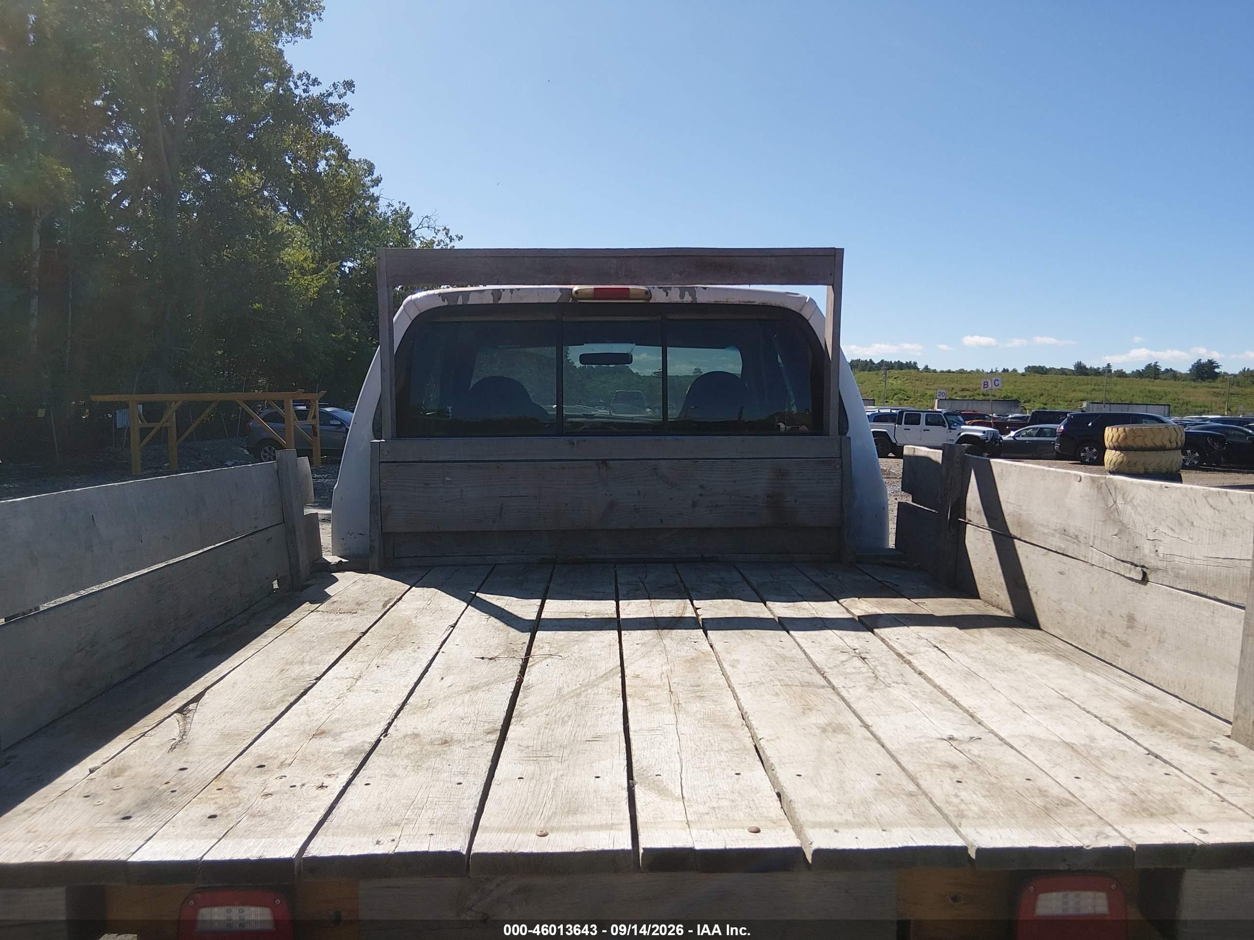 2000 Ford F-350 VIN 1FTSX31FXYED73389 IAAI salvage auction — Normal Wear, Original (New Hampshire), sold $1,775 on 2026-09-28 (photo 8)