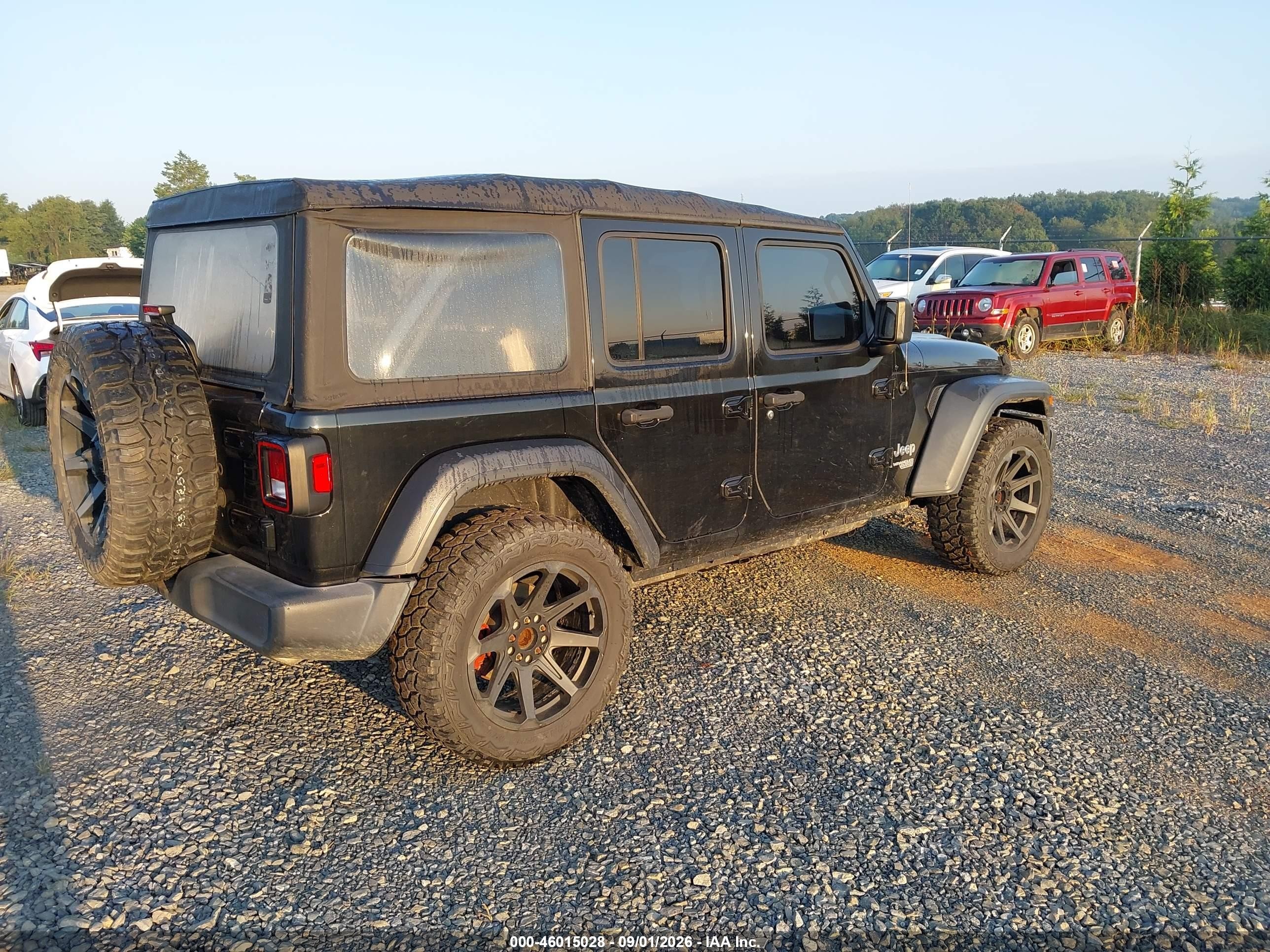 2018 Jeep Wrangler / VIN 1C4HJXDG4JW167623 IAAI salvage auction — Side, Original (West Virginia), sold $8,900 on 2026-09-18 (photo 4)