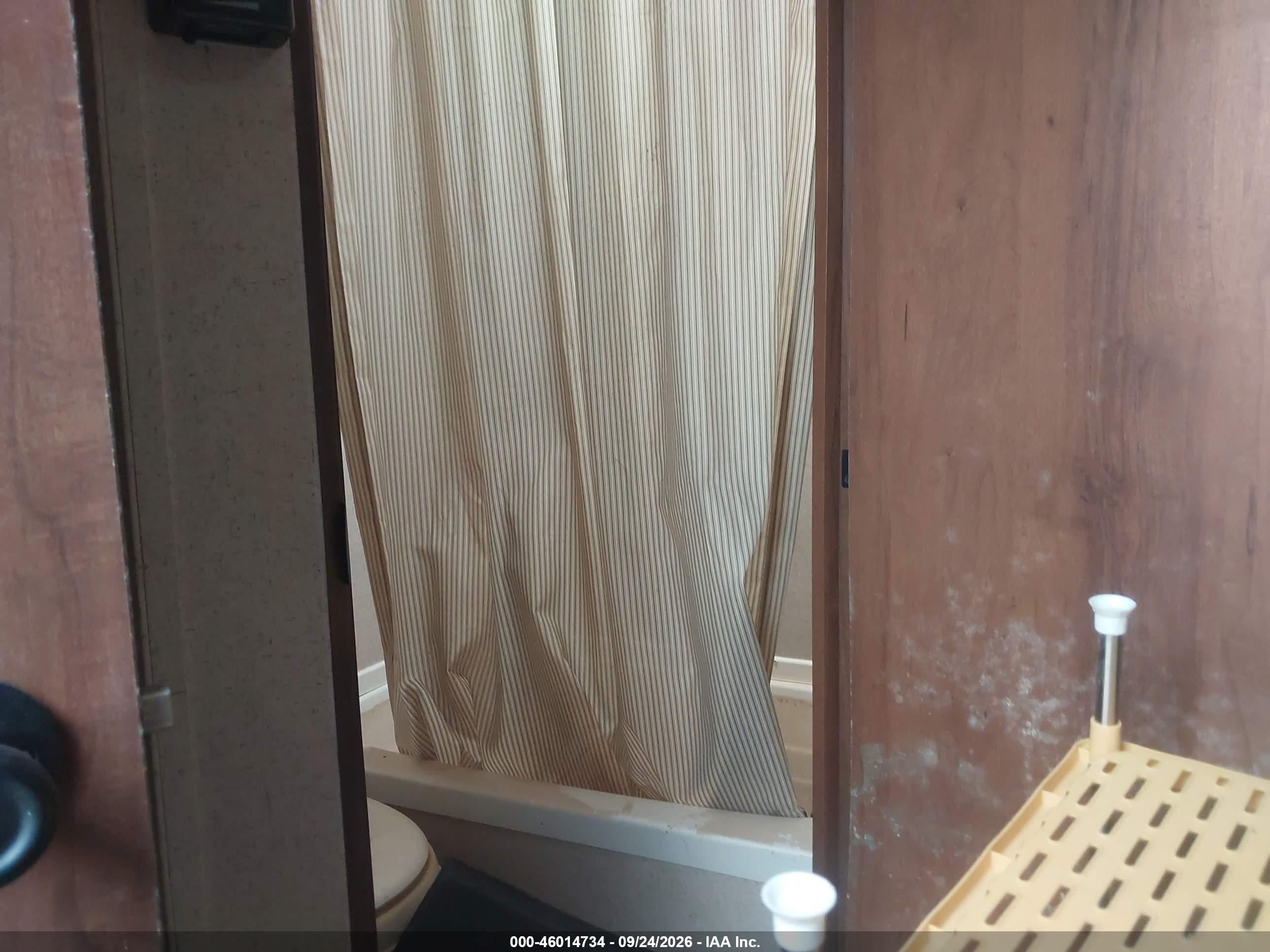 2015 Jayco Jay Flight VIN 1UJBJ0AJ1F17A0511 IAAI salvage auction — Water/Flood, Salvage (Indiana), sold $50 on 2026-10-14 (photo 7)