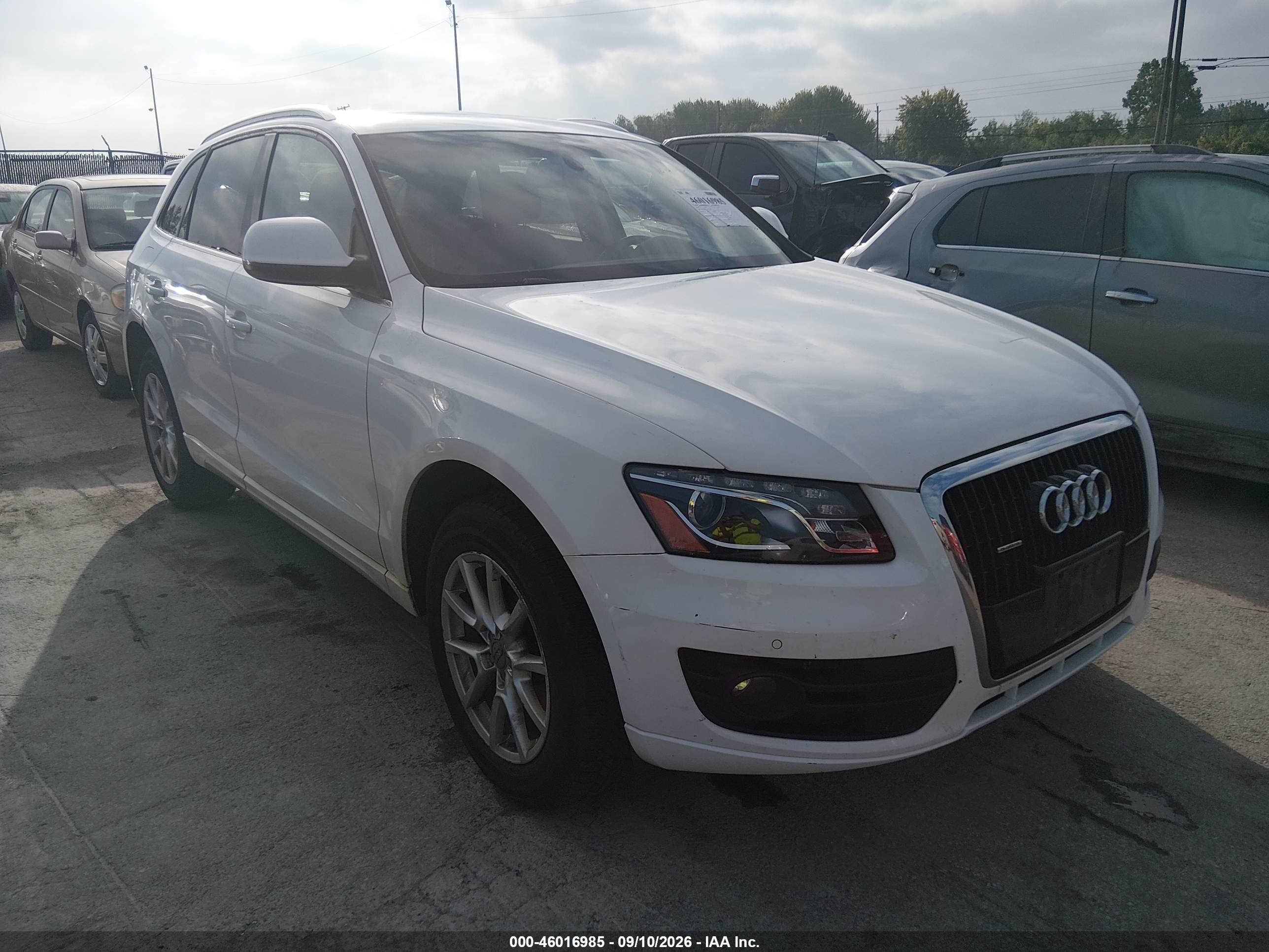 2010 Audi Q5 VIN WA1LKAFP2AA052320 IAAI salvage auction — Side, Salvage (Ohio), sold $600 on 2026-09-30 (photo 1)