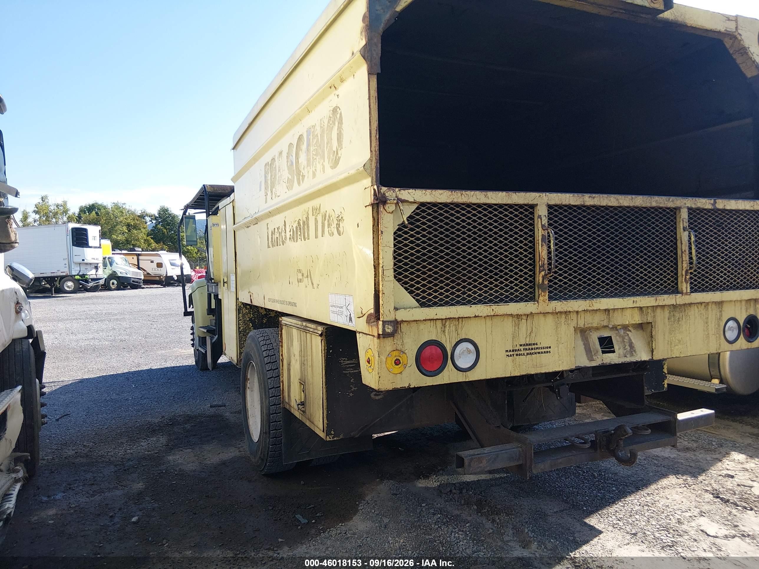 1997 International VIN 1HTSCABP4VH448687 IAAI salvage auction — Front & Rear, Salvage (Pennsylvania), sold $1,750 on 2026-09-26 (photo 3)