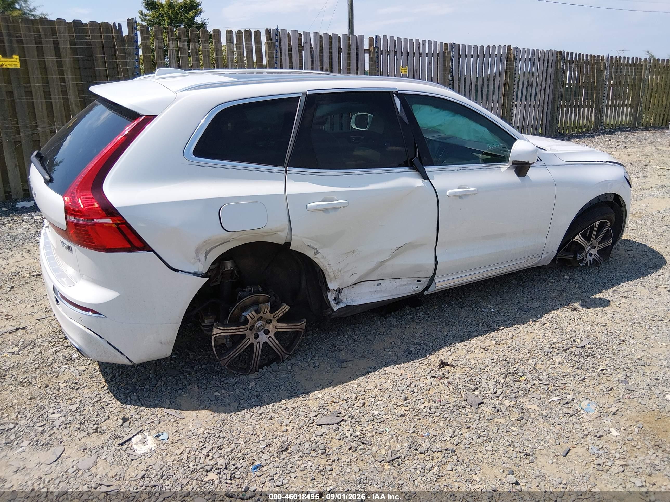2020 Volvo XC60 VIN YV4102RL7L1512282 IAAI salvage auction — Side, Salvage (Virginia), sold $5,700 on 2026-09-12 (photo 4)