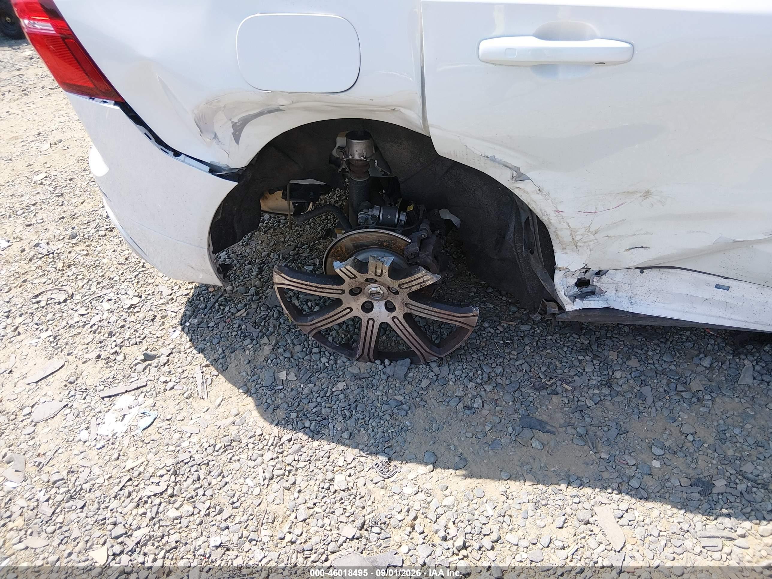 2020 Volvo XC60 VIN YV4102RL7L1512282 IAAI salvage auction — Side, Salvage (Virginia), sold $5,700 on 2026-09-12 (photo 6)