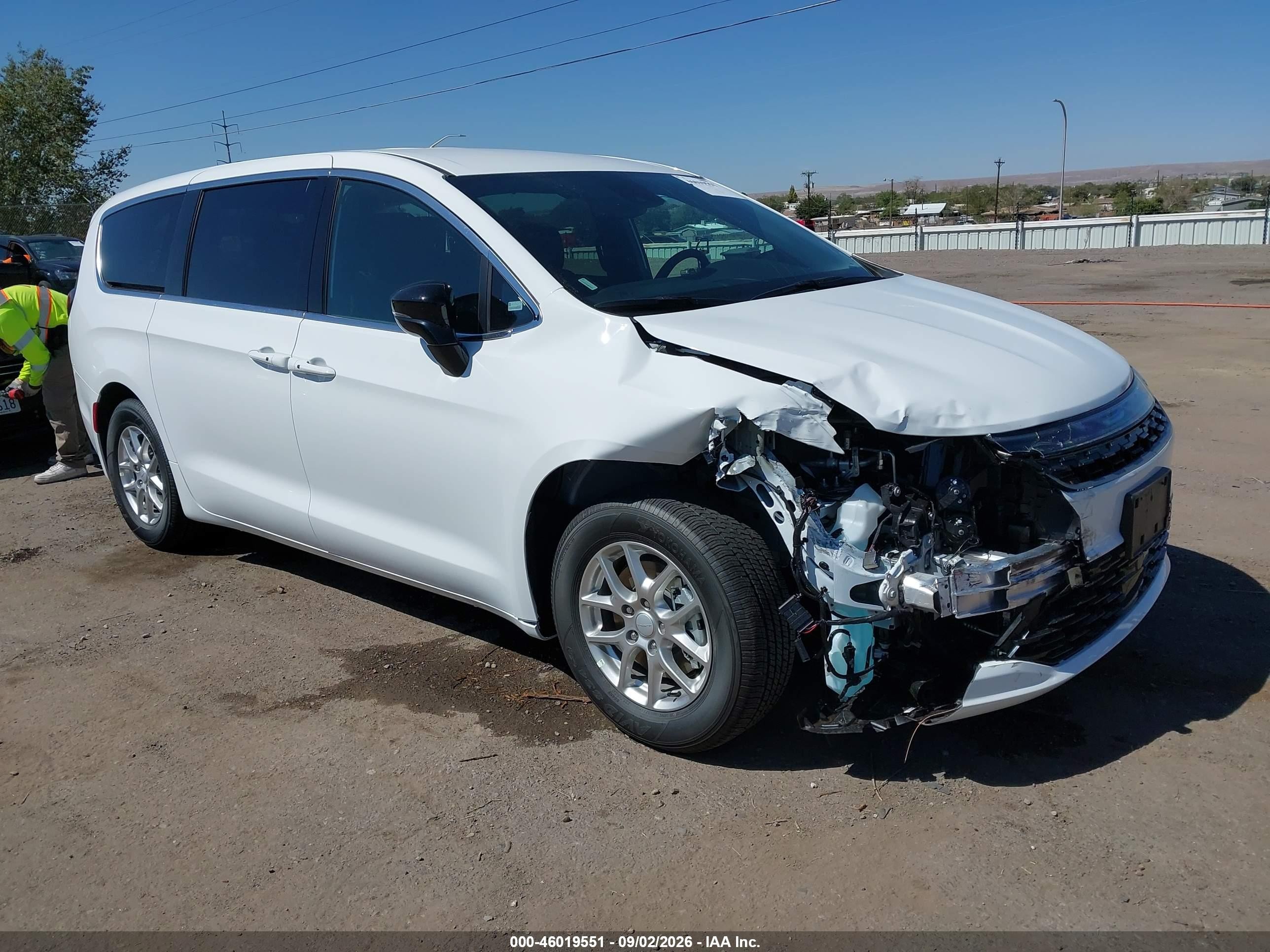 2027 Chrysler Pacifica VIN 2C4RC1BG6VR591284 — IAAI salvage auction photo