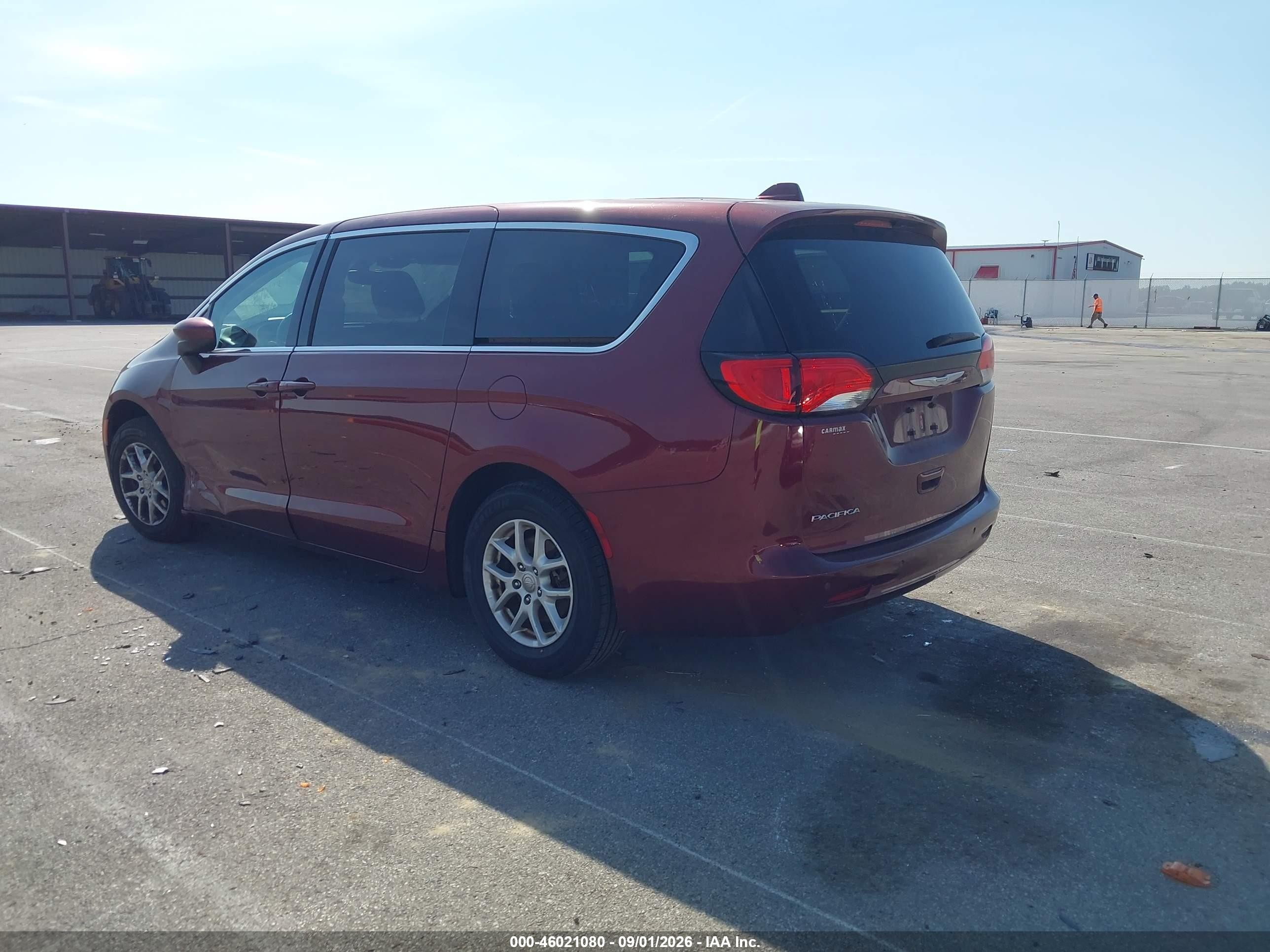 2017 Chrysler Pacifica VIN 2C4RC1DGXHR611327 IAAI salvage auction — Unknown, Salvage (Indiana), sold $3,300 on 2026-09-25 (photo 3)