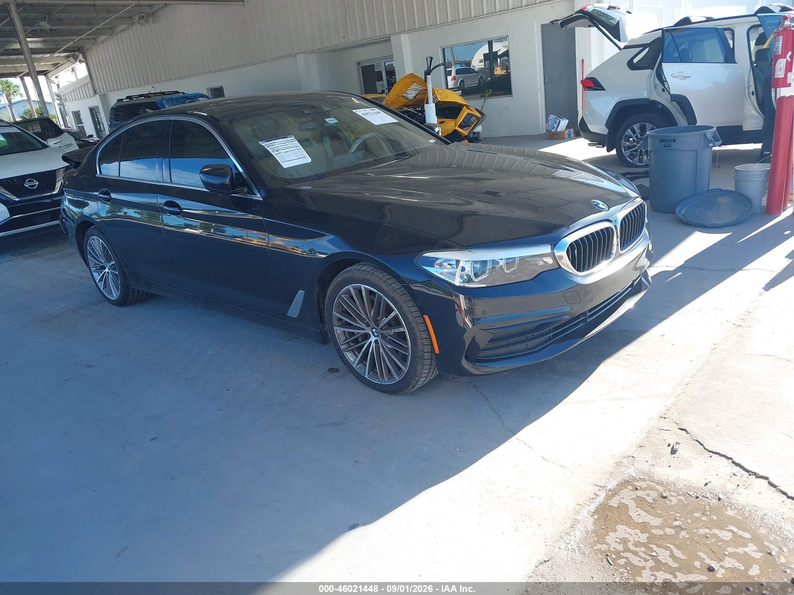 2019 BMW 5 Series VIN WBAJA5C53KWW12292 — IAAI salvage auction photo