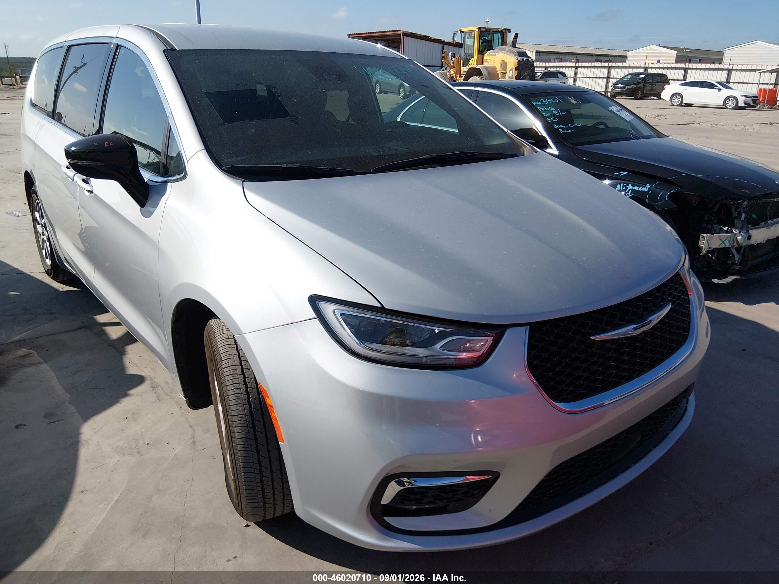 2026 Chrysler Pacifica VIN 2C4RC1BGXTR155423 — IAAI salvage auction photo