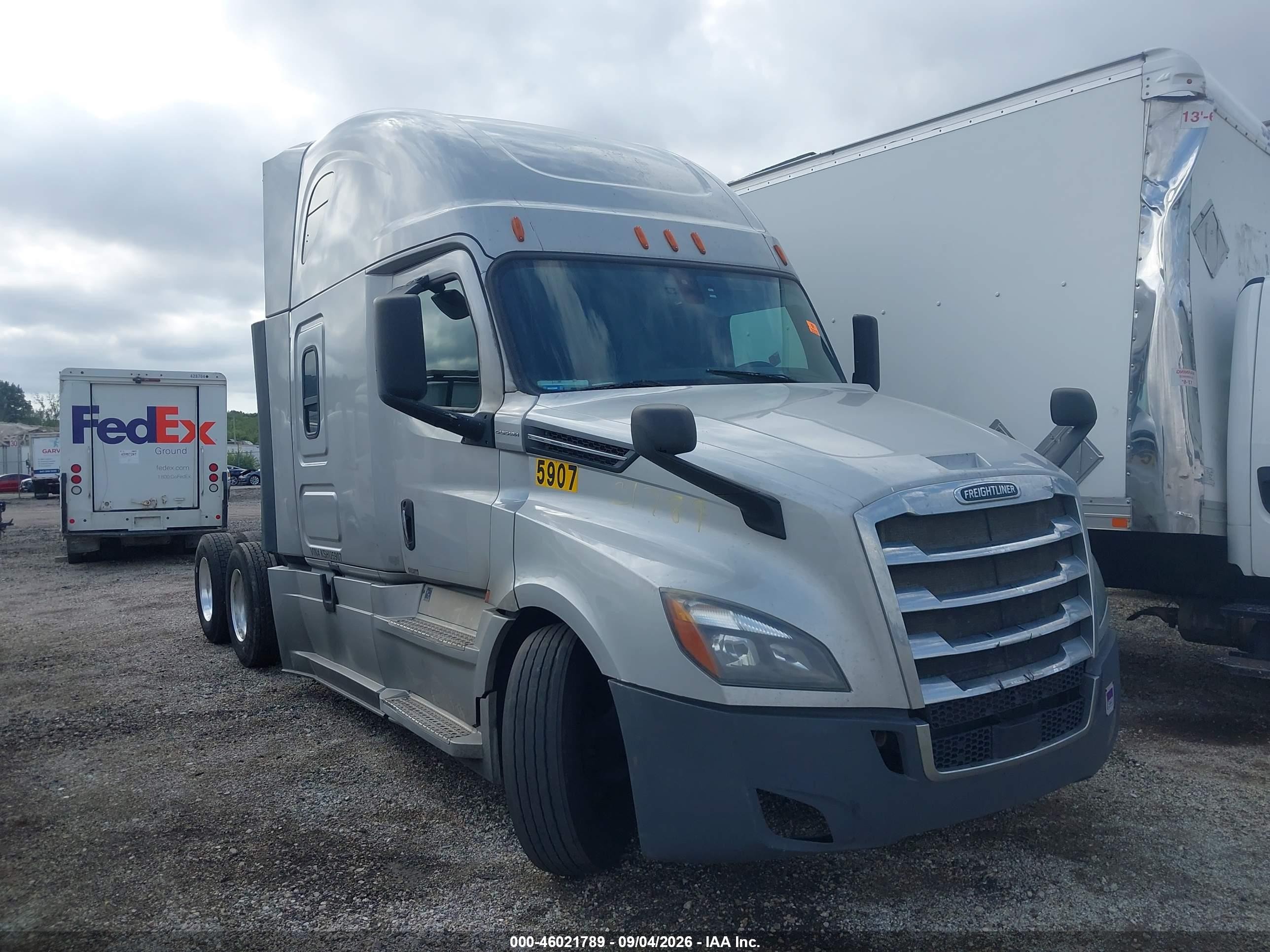 2019 Freightliner New Cascadia 126 VIN 3AKJHHDR6KSHU5907 — IAAI salvage auction photo