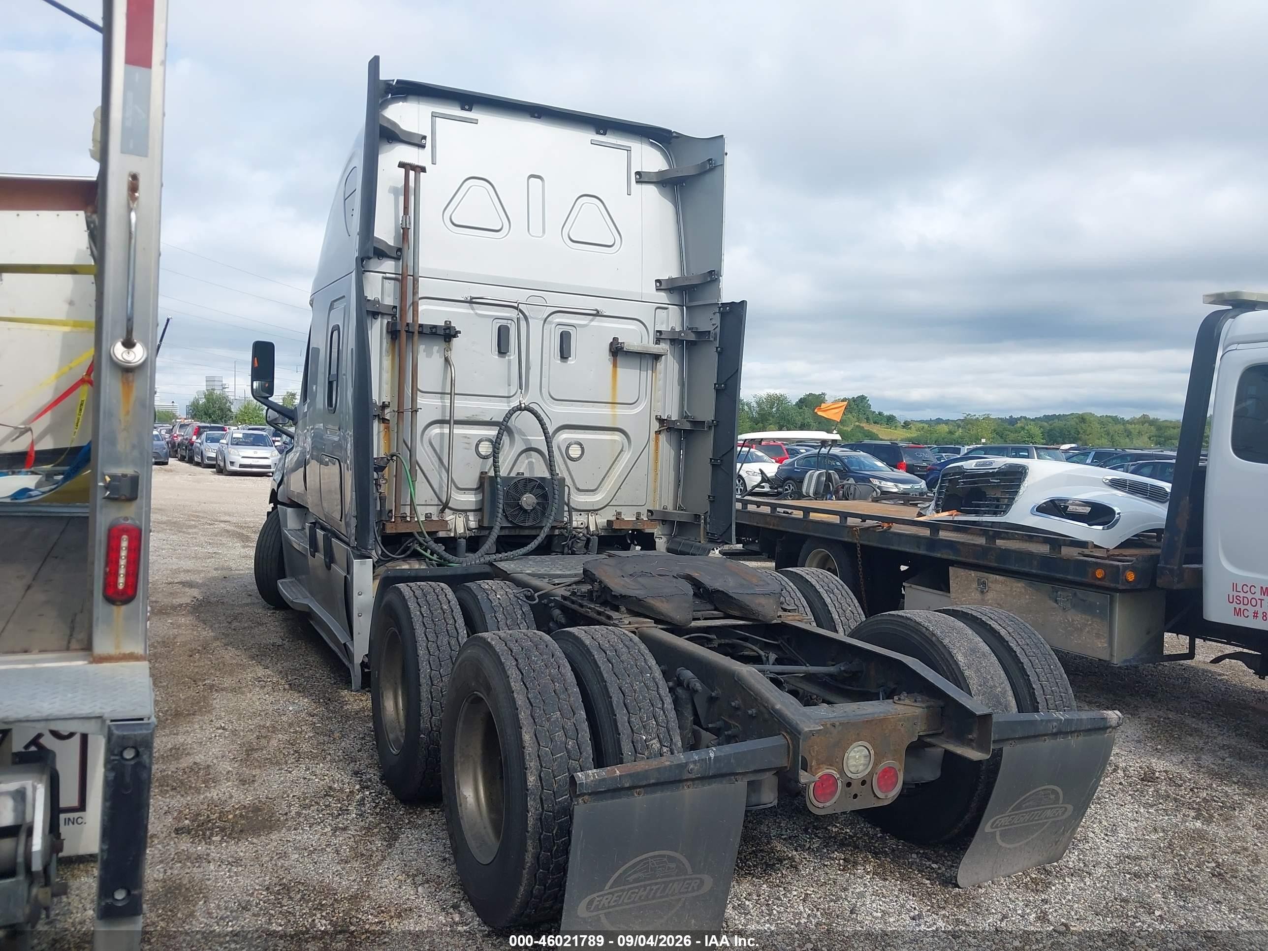 2019 Freightliner New Cascadia 126 VIN 3AKJHHDR6KSHU5907 IAAI salvage auction — Repossession, Original (West Virginia), sold $19,700 on 2026-09-23 (photo 3)
