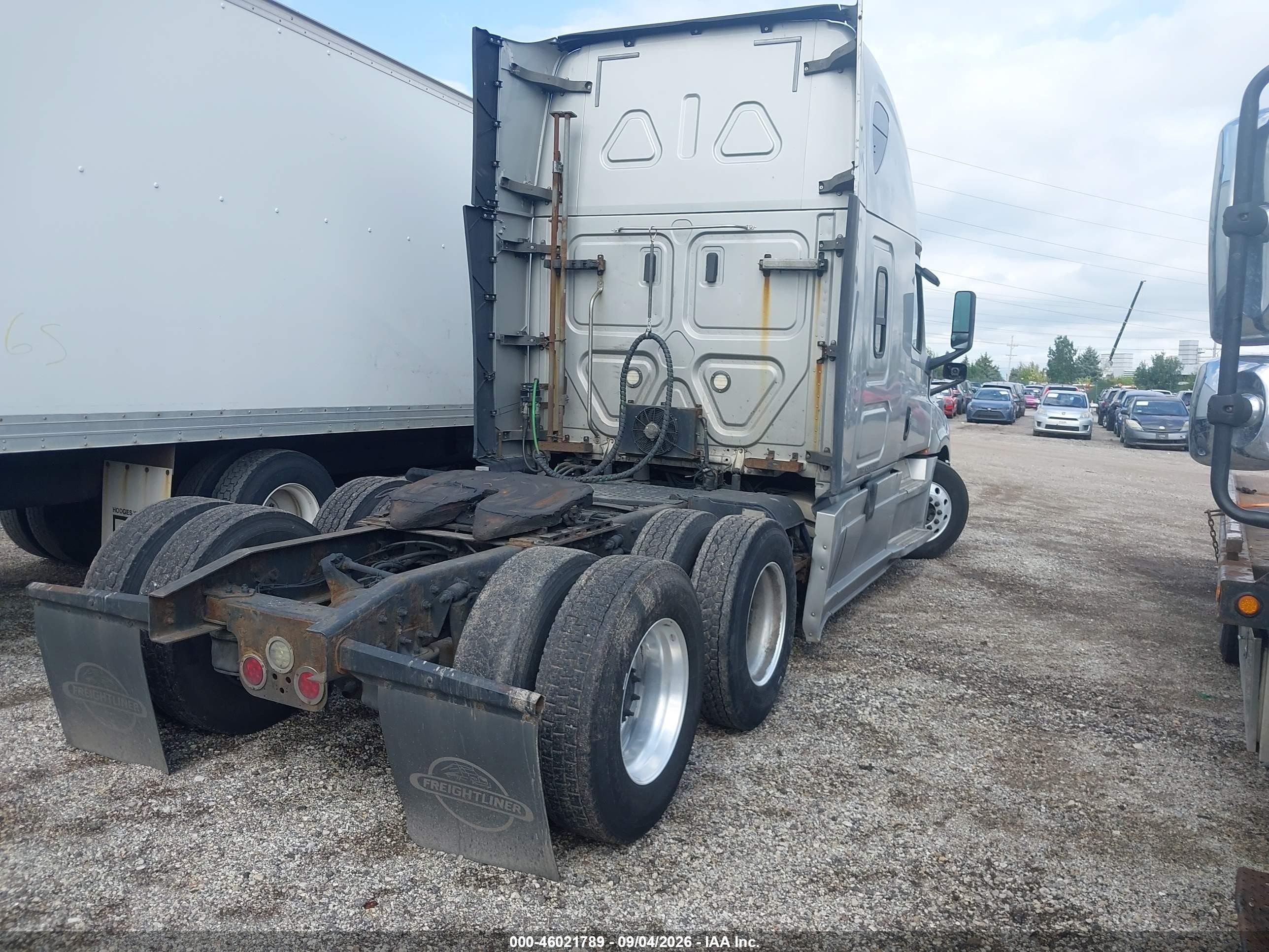 2019 Freightliner New Cascadia 126 VIN 3AKJHHDR6KSHU5907 IAAI salvage auction — Repossession, Original (West Virginia), sold $19,700 on 2026-09-23 (photo 4)