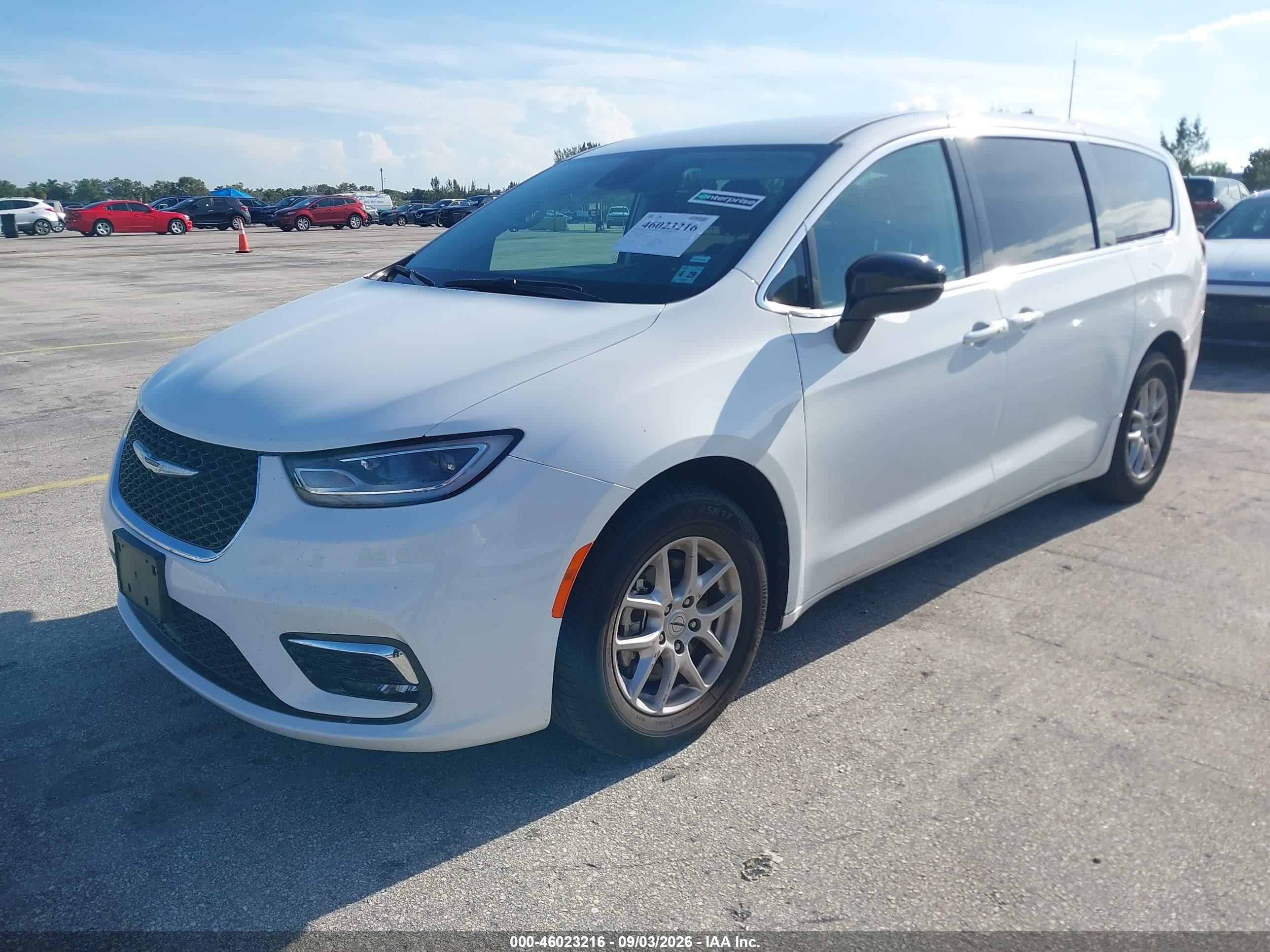 2024 Chrysler Pacifica VIN 2C4RC1BG4RR149643 IAAI salvage auction — Side, Enterprise Vehicles Clear Only (New Jersey), sold $10,300 on 2026-09-06 (photo 2)
