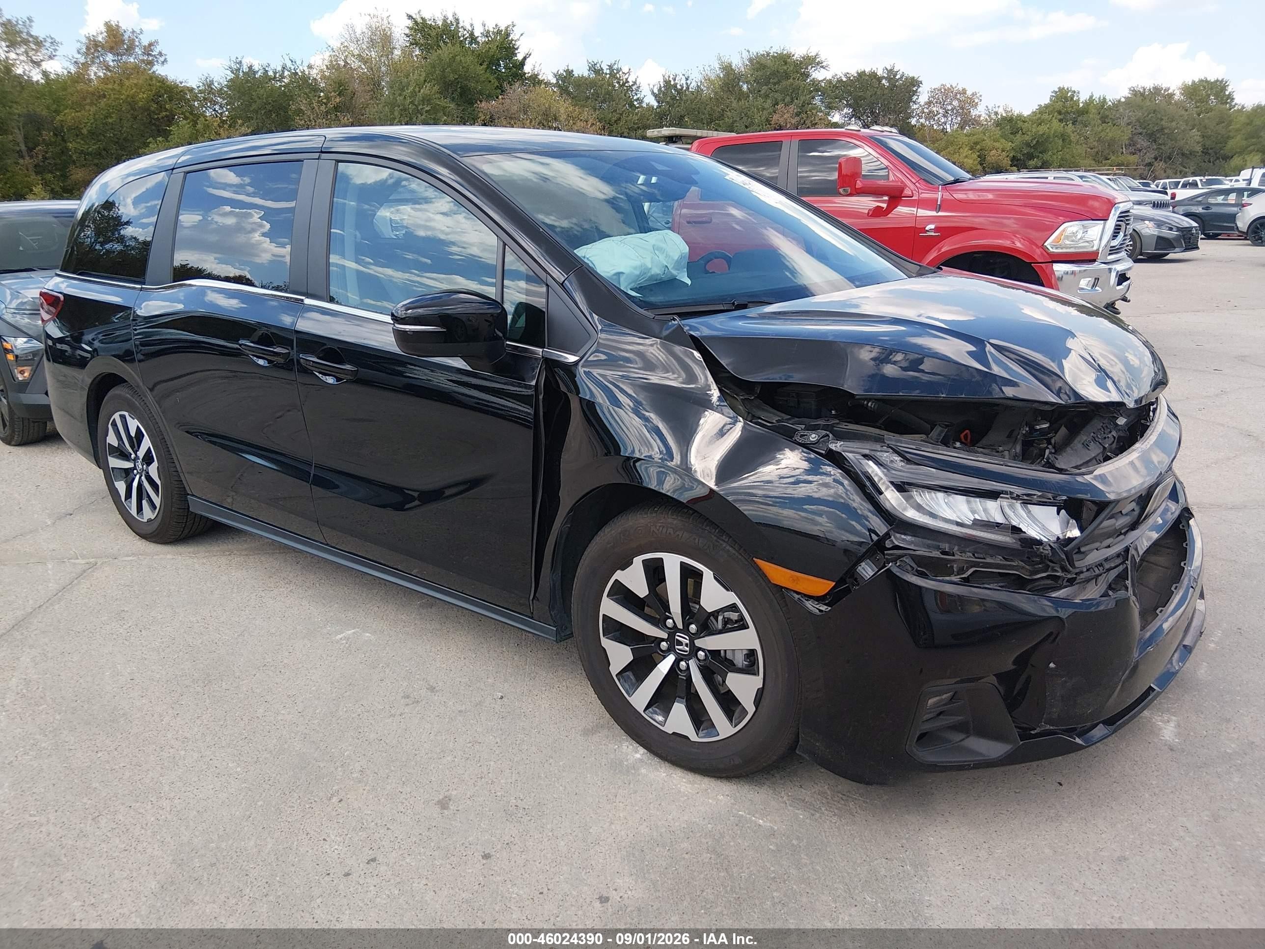 2025 Honda Odyssey VIN 5FNRL6H64SB073564 — IAAI salvage auction photo
