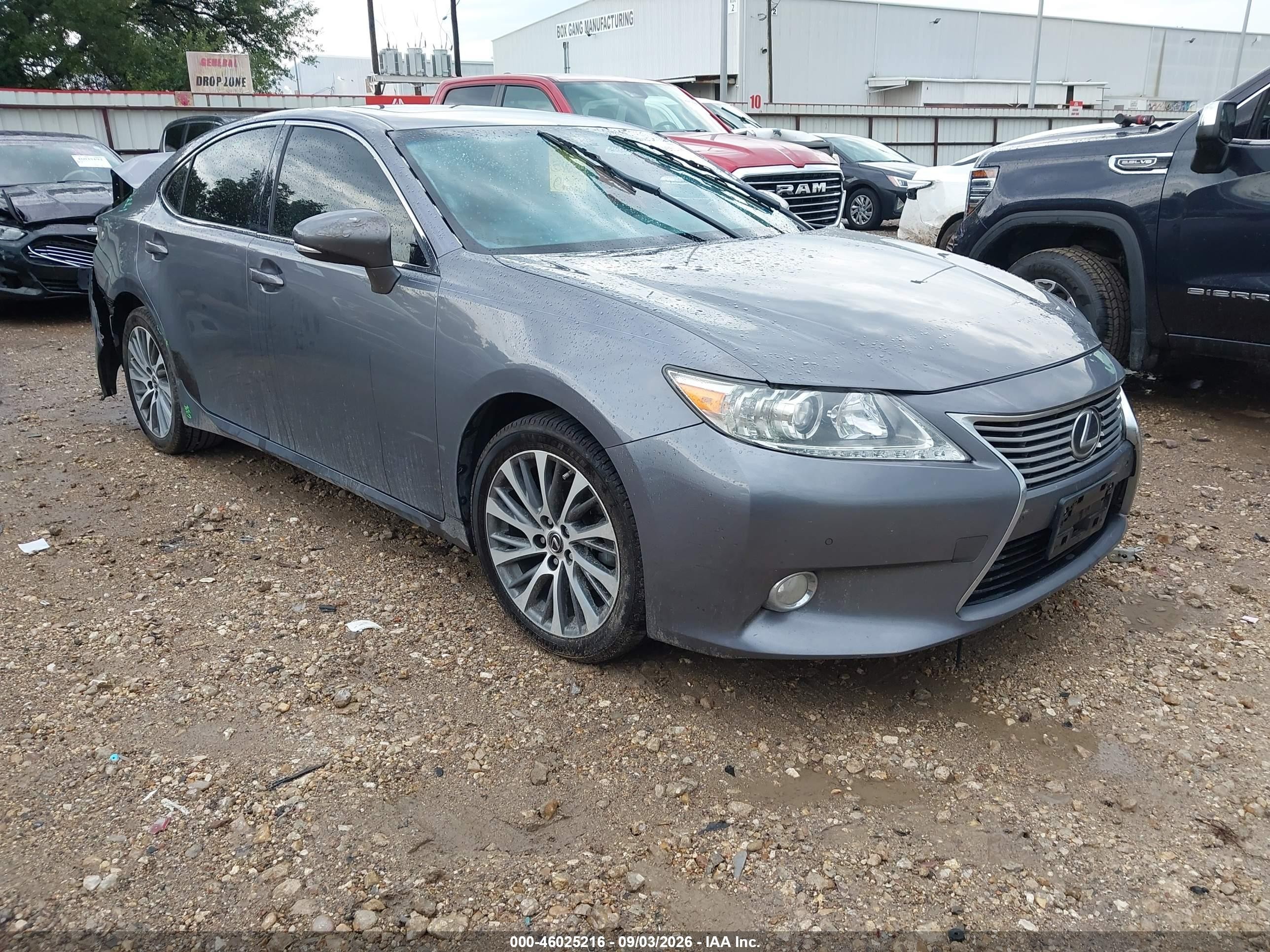 2013 Lexus ES 350 VIN JTHBK1GG4D2033362 — IAAI salvage auction photo