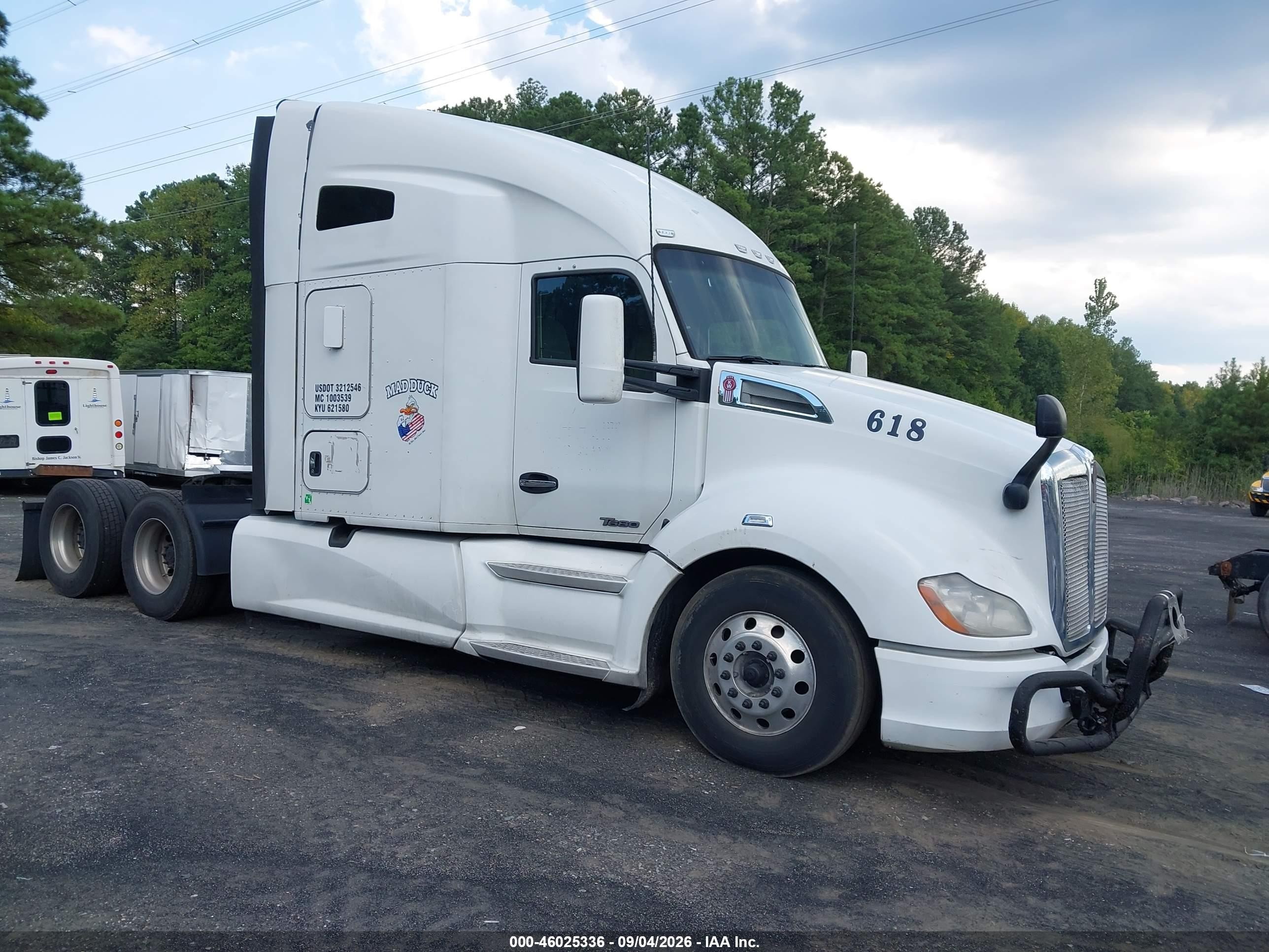 2019 Kenworth T680 VIN 1XKYDP9X6KJ239618 — IAAI salvage auction photo