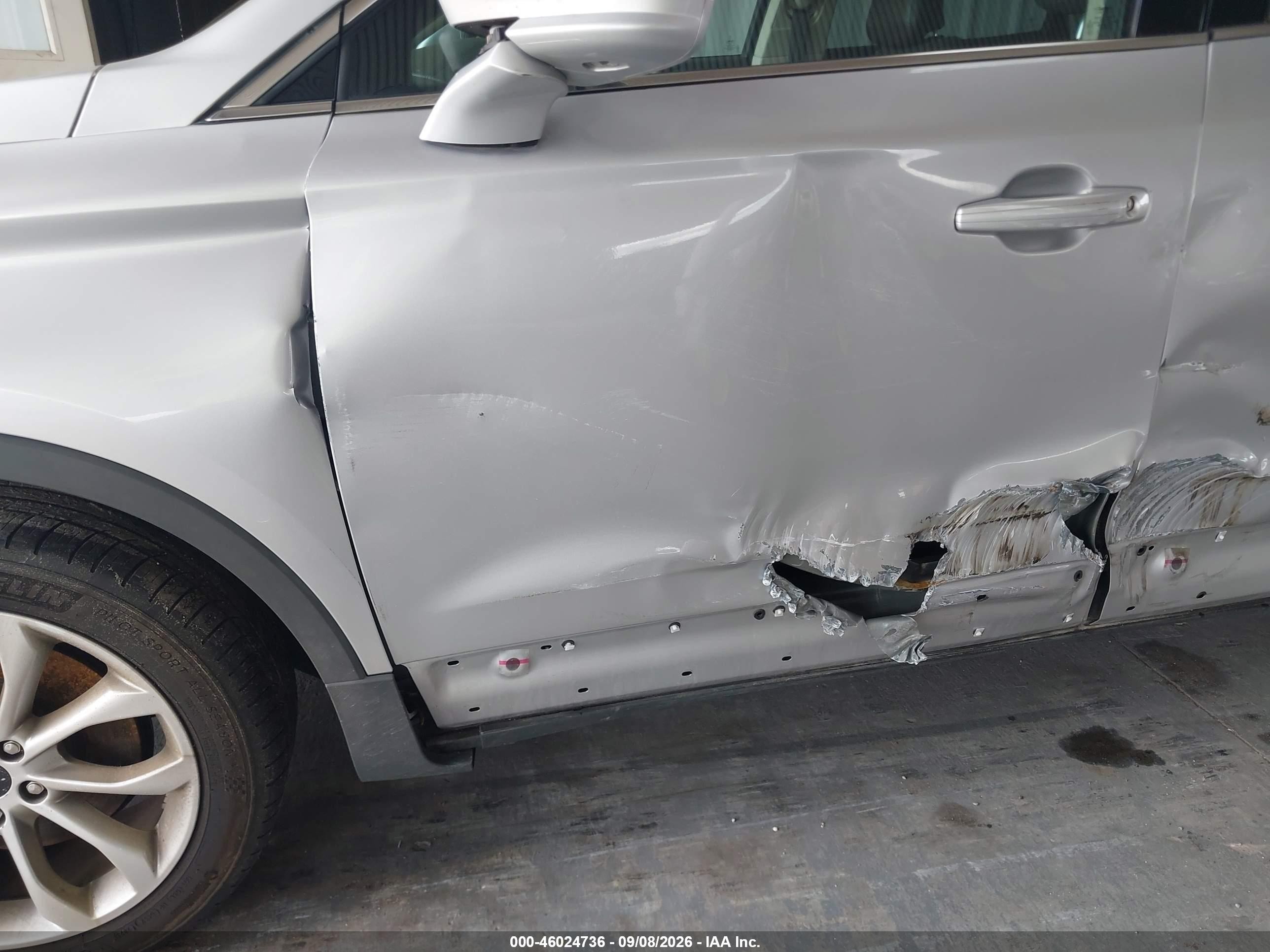 2019 Lincoln MKC VIN 5LMCJ2C9XKUL47727 IAAI salvage auction — Side, Rebuildable (Florida), sold $2,900 on 2026-09-25 (photo 6)