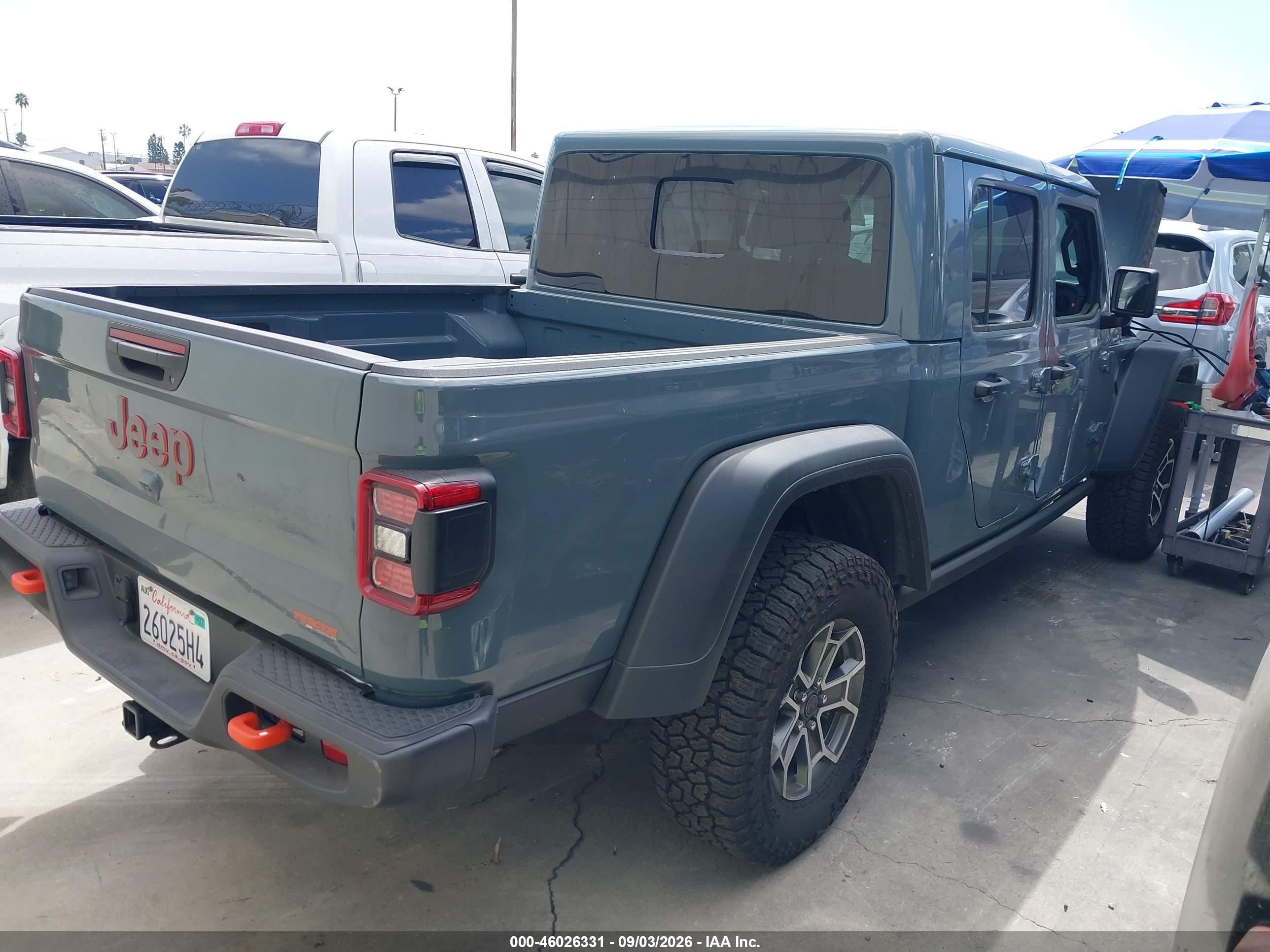 2025 Jeep Gladiator VIN 1C6RJTEG9SL523845 IAAI salvage auction — Side, Salvage Certificate (California), sold $16,000 on 2026-10-08 (photo 4)