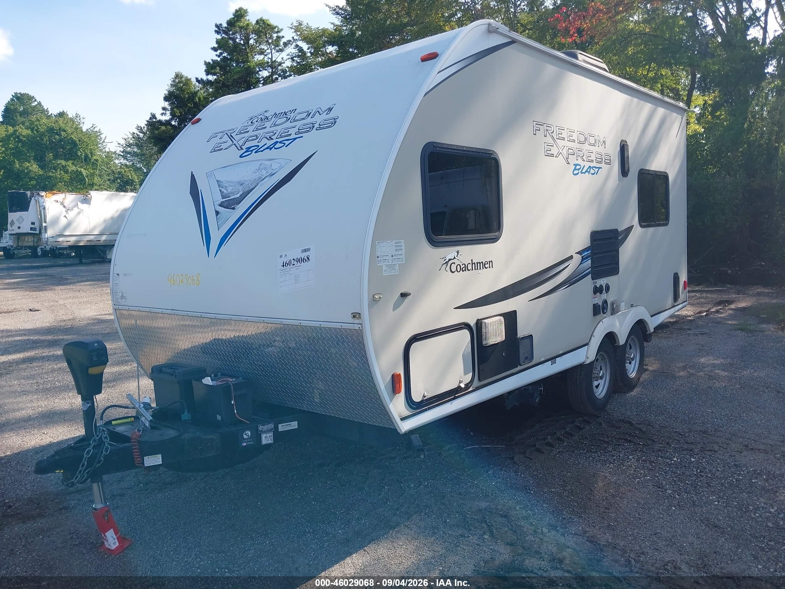 2019 Coachmen Freedom Express VIN 52T2FEFB0KS033258 IAAI salvage auction — Unknown, Mv-907A (New York), sold $2,500 on 2026-09-29 (photo 2)