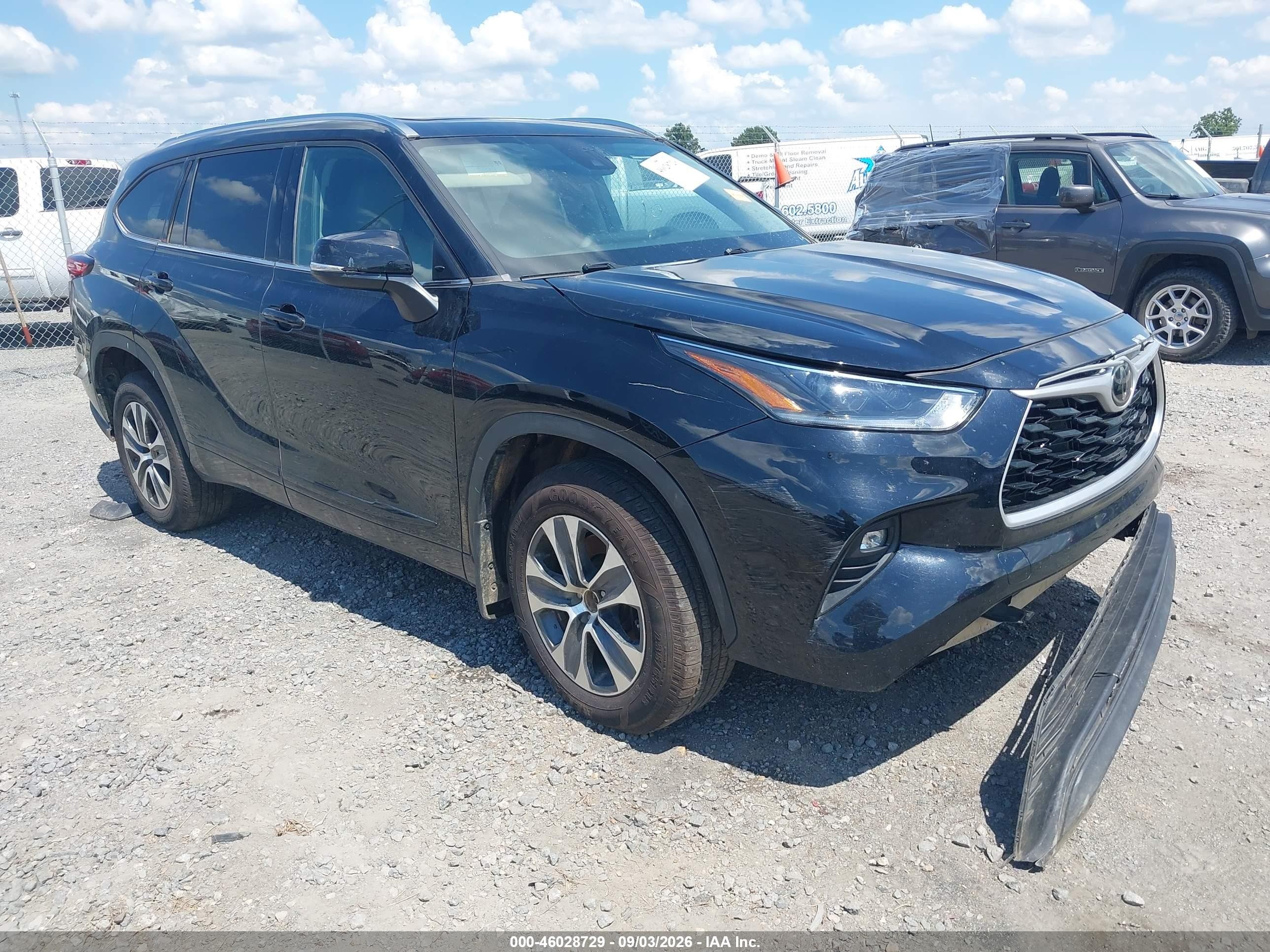 2021 Toyota Highlander VIN 5TDGZRBH9MS157444 — IAAI salvage auction photo
