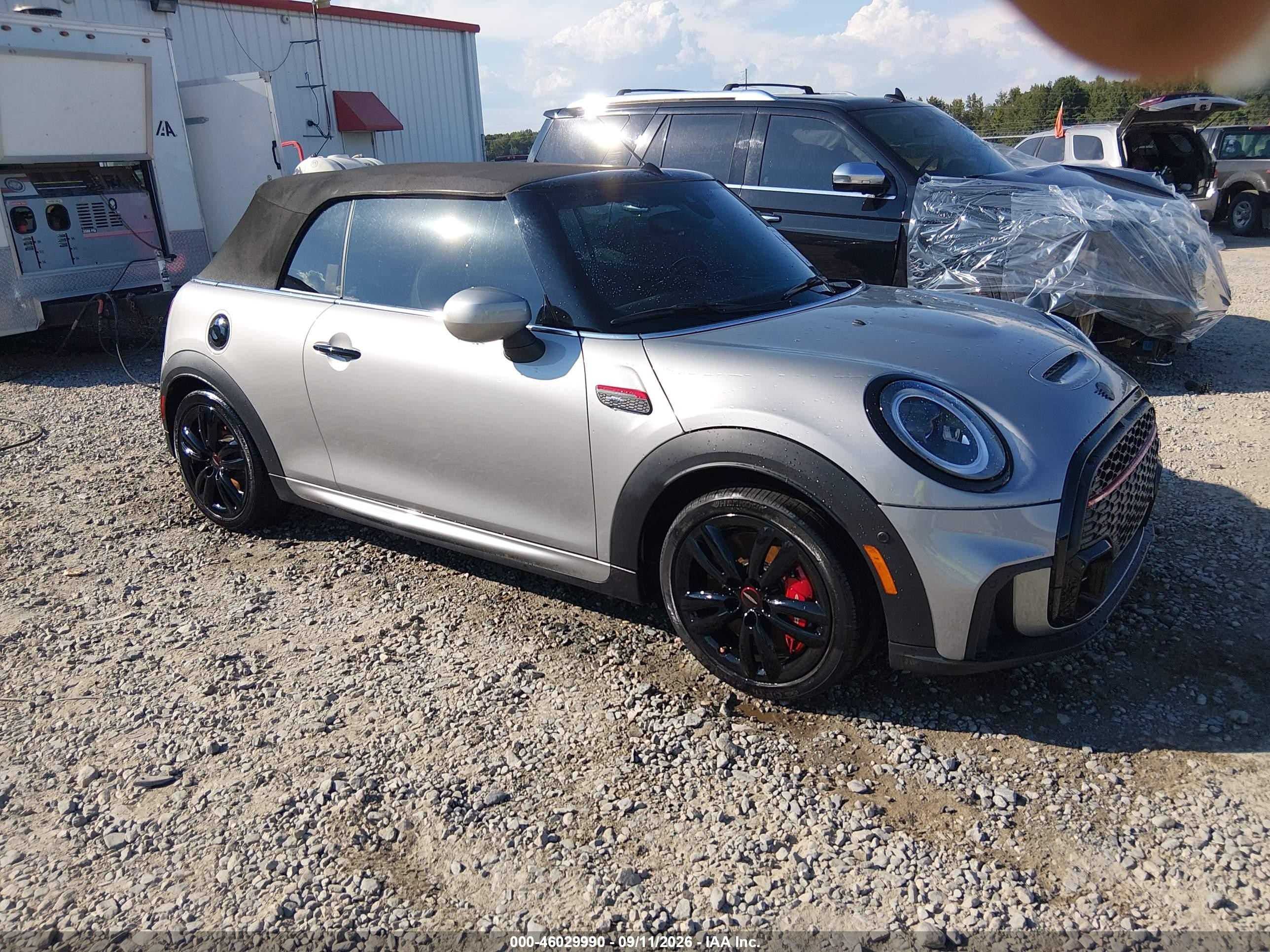 2023 Mini Convertible VIN WMW63DL05P3R03660 — IAAI salvage auction photo