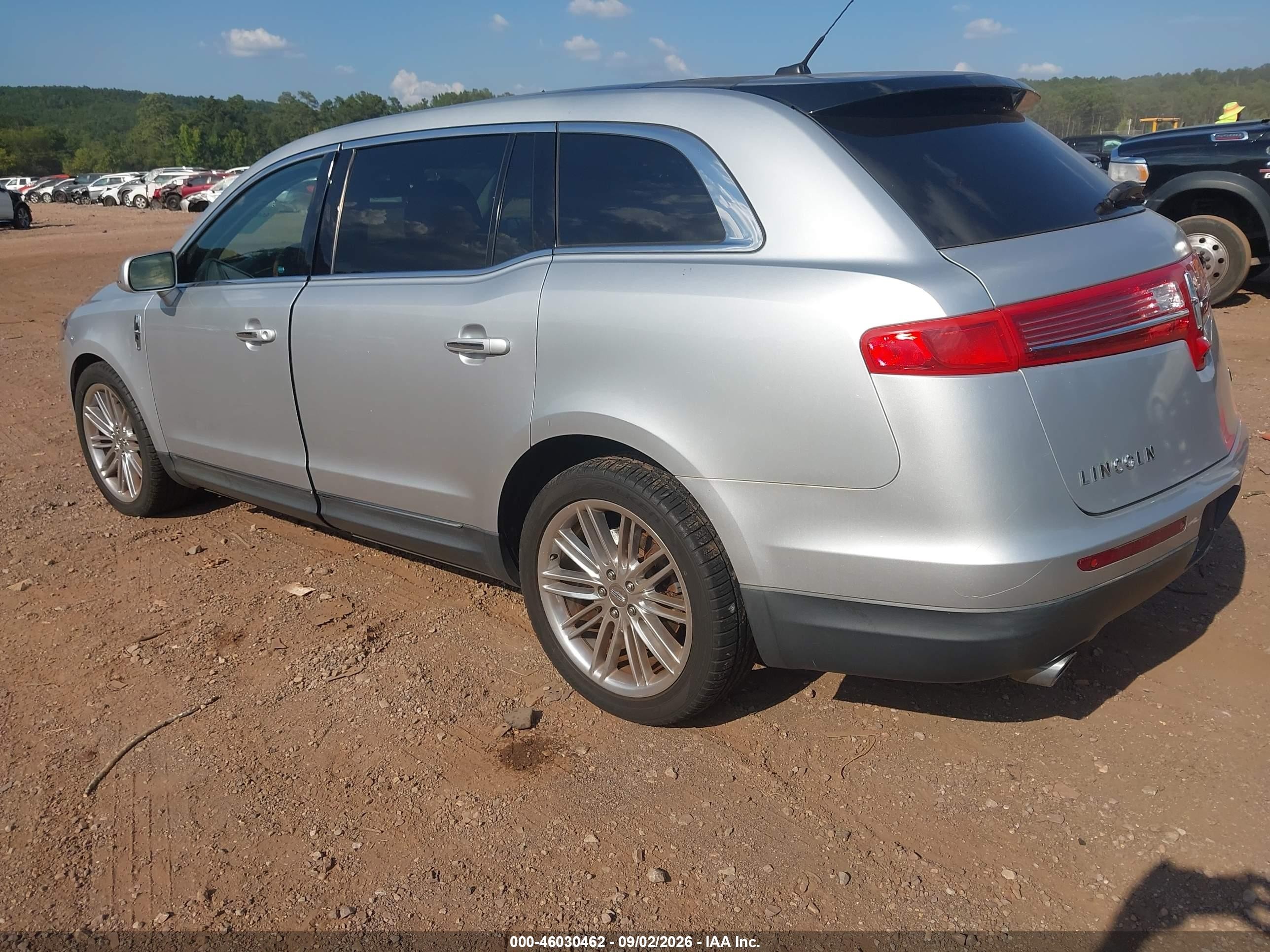 2015 Lincoln Mkt VIN 2LMHJ5AT2FBL00975 IAAI salvage auction — Unknown, Salvage (Alabama), sold $725 on 2026-10-20 (photo 3)