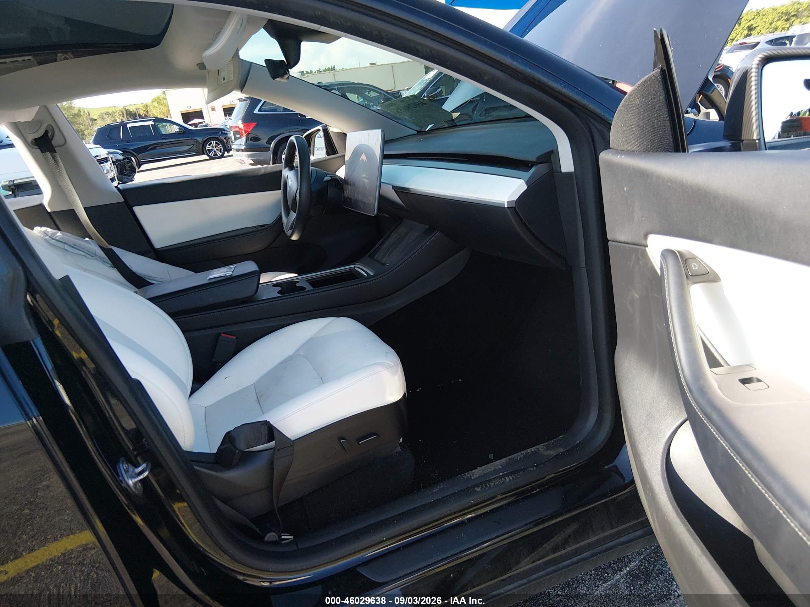 2021 Tesla Model y VIN 5YJYGDEF7MF252709 IAAI salvage auction — Side, Rebuildable (Florida), sold $10,500 on 2026-10-02 (photo 5)
