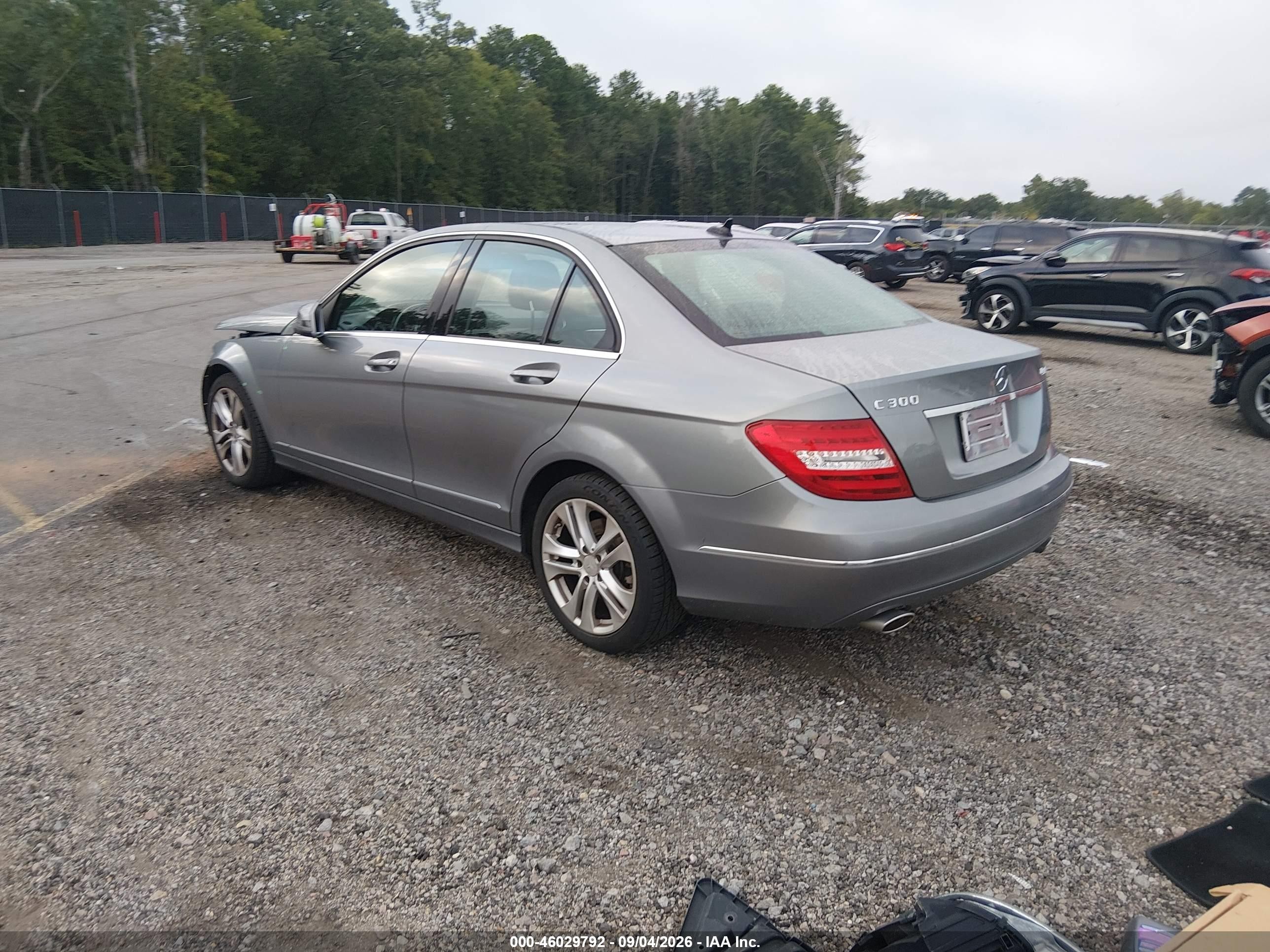 2014 Mercedes-benz C-klasse VIN WDDGF8AB3EA943261 IAAI salvage auction — Front End, Salvage (South Carolina), sold $1,300 on 2026-10-08 (photo 3)