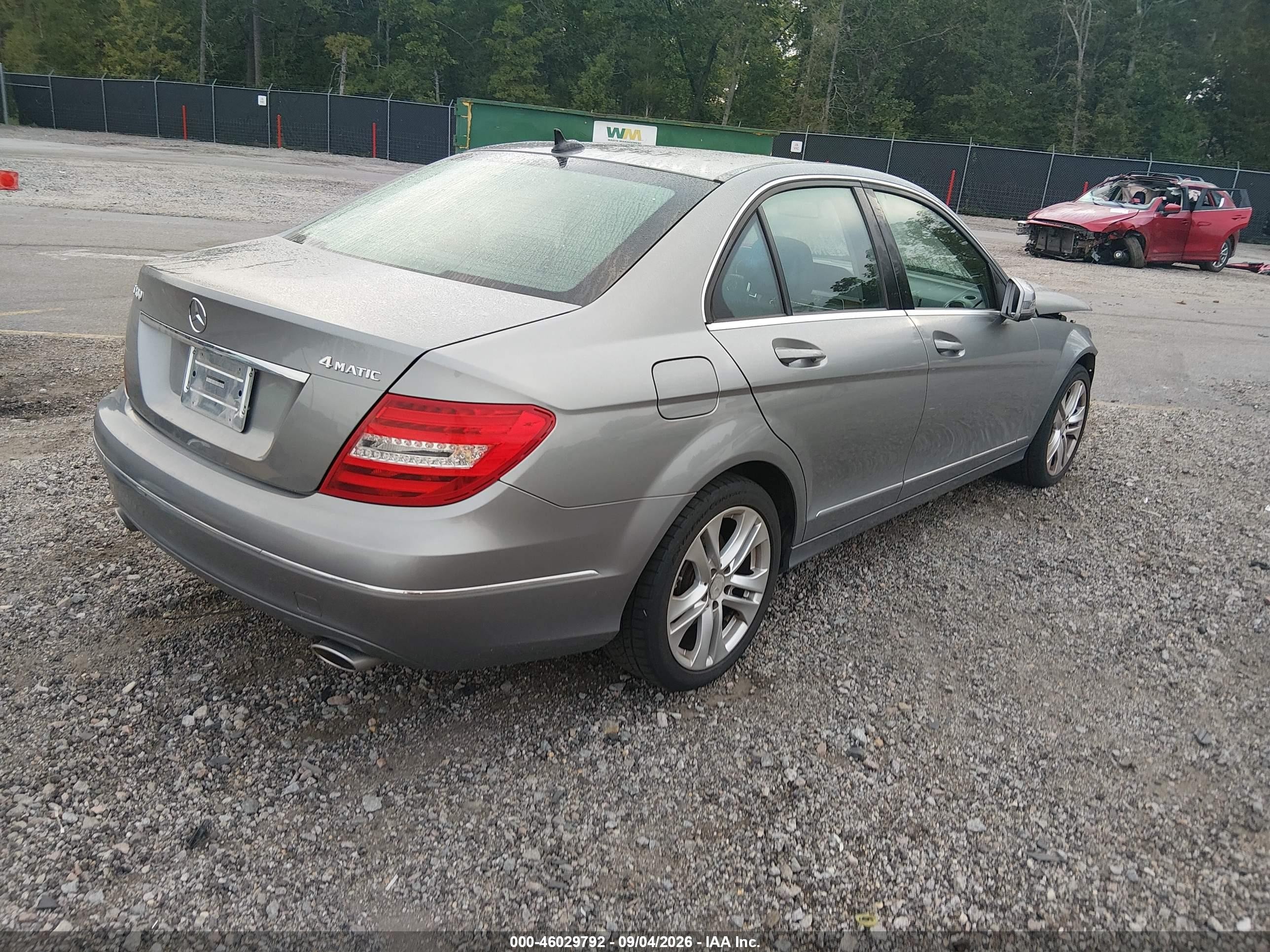 2014 Mercedes-benz C-klasse VIN WDDGF8AB3EA943261 IAAI salvage auction — Front End, Salvage (South Carolina), sold $1,300 on 2026-10-08 (photo 4)