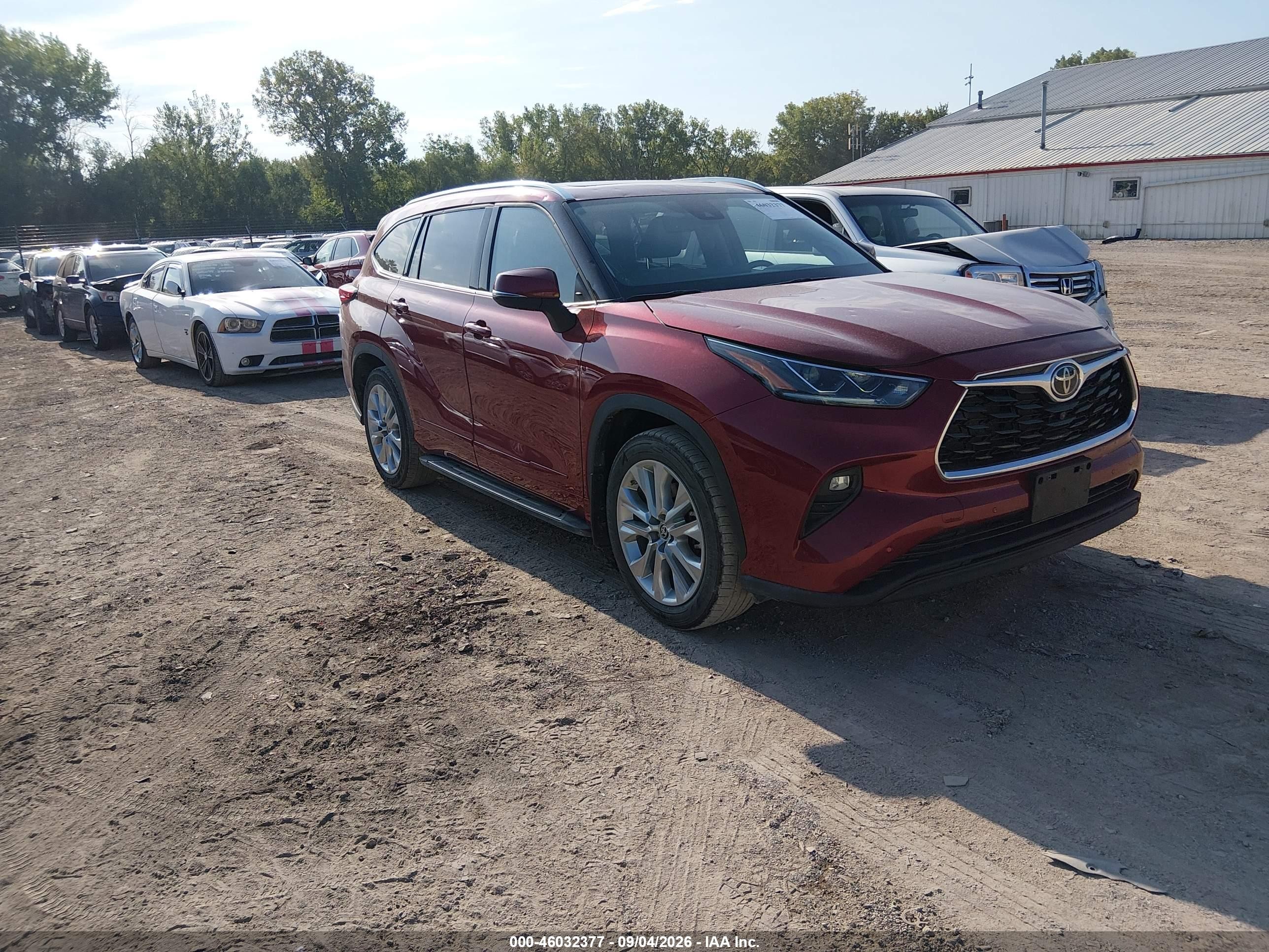 2022 Toyota Highlander VIN 5TDDZRBH7NS563727 — IAAI salvage auction photo