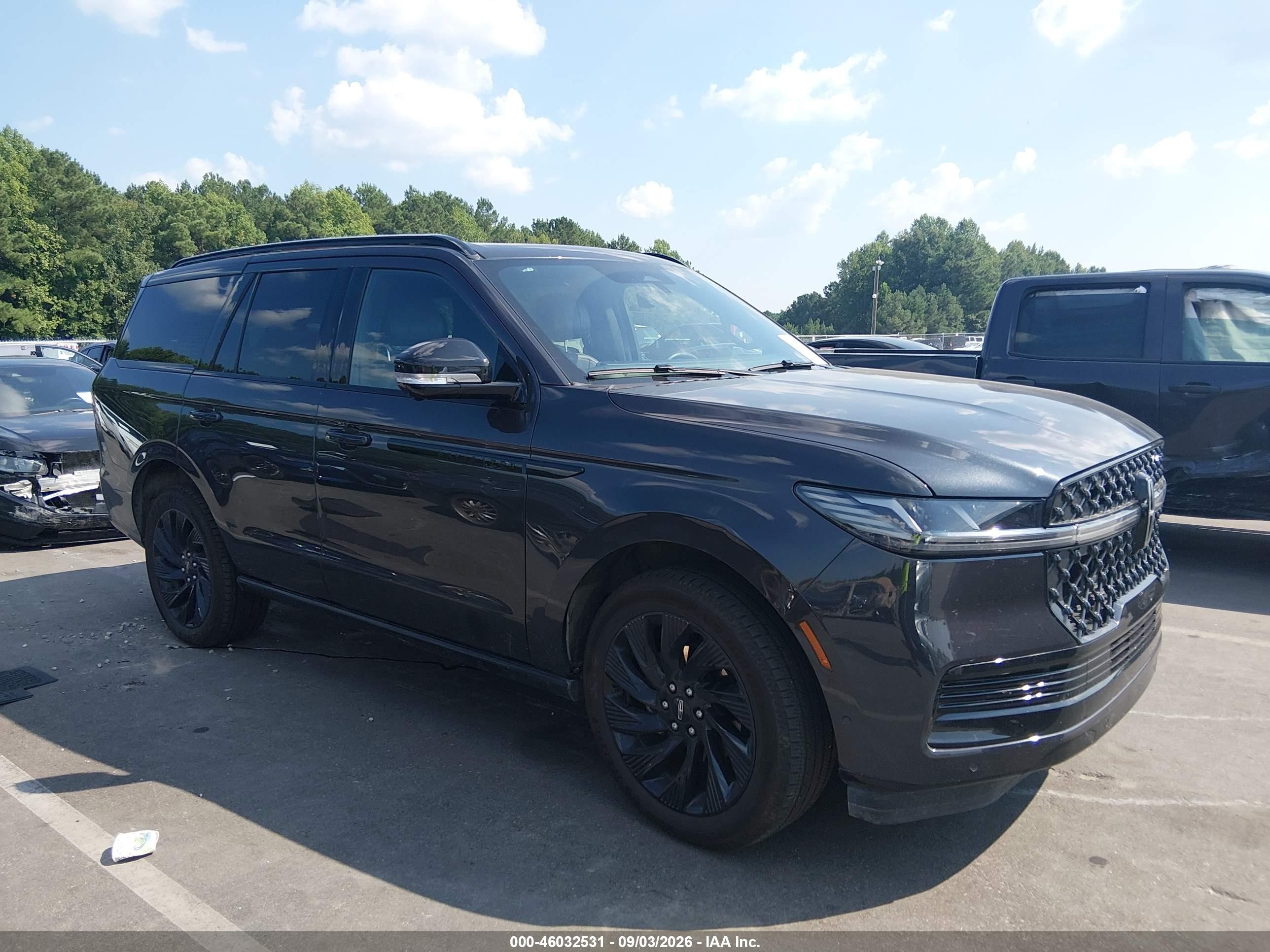 2025 Lincoln Navigator VIN 5LMJJ2LG5SEL21424 — IAAI salvage auction photo