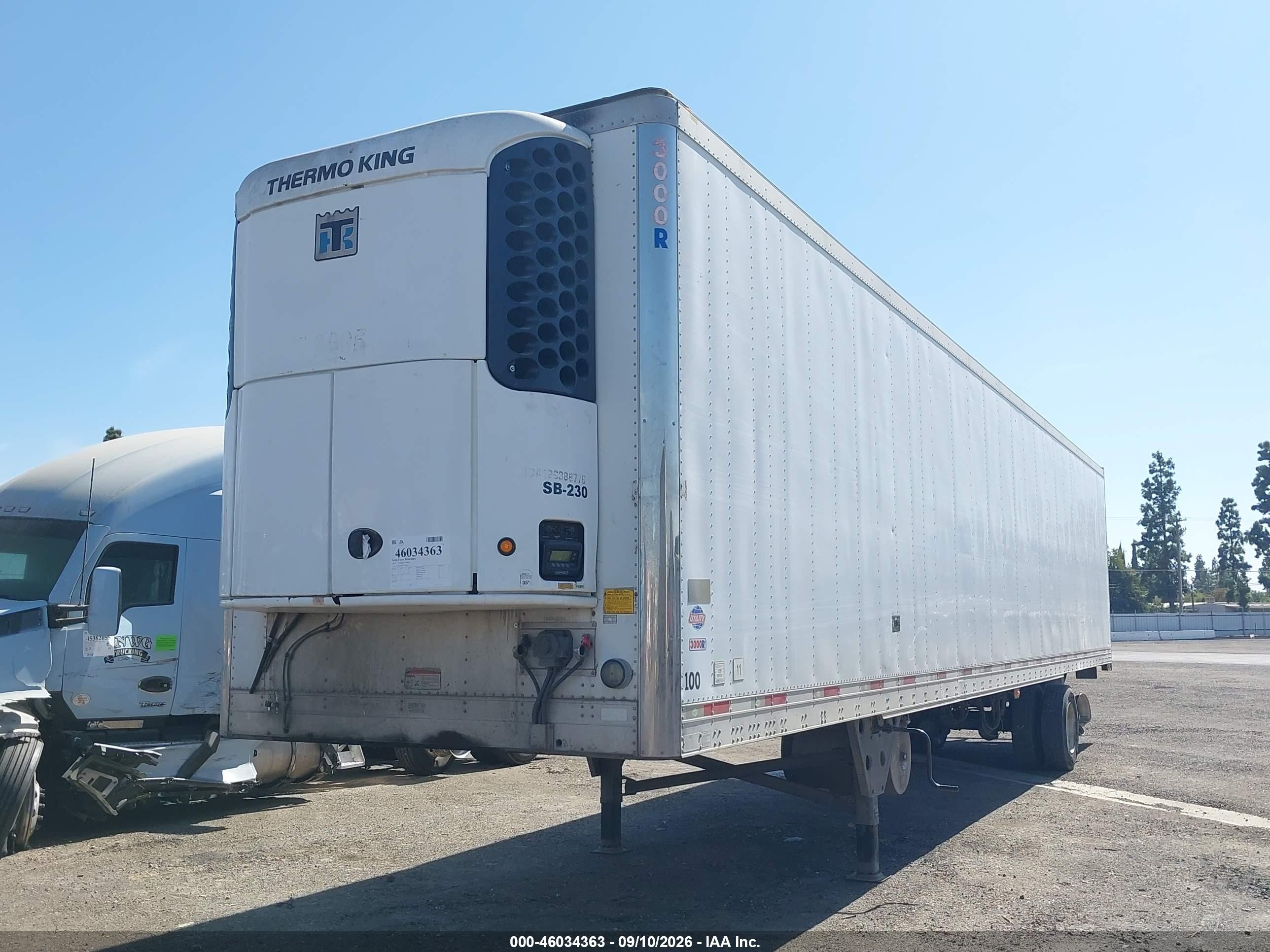 2015 Utility Trailer Mfg Utility Trailer Mfg VIN 1UYVS2482FU179401 IAAI salvage auction — Side, Salvage (California), sold $3,700 on 2026-10-20 (photo 2)