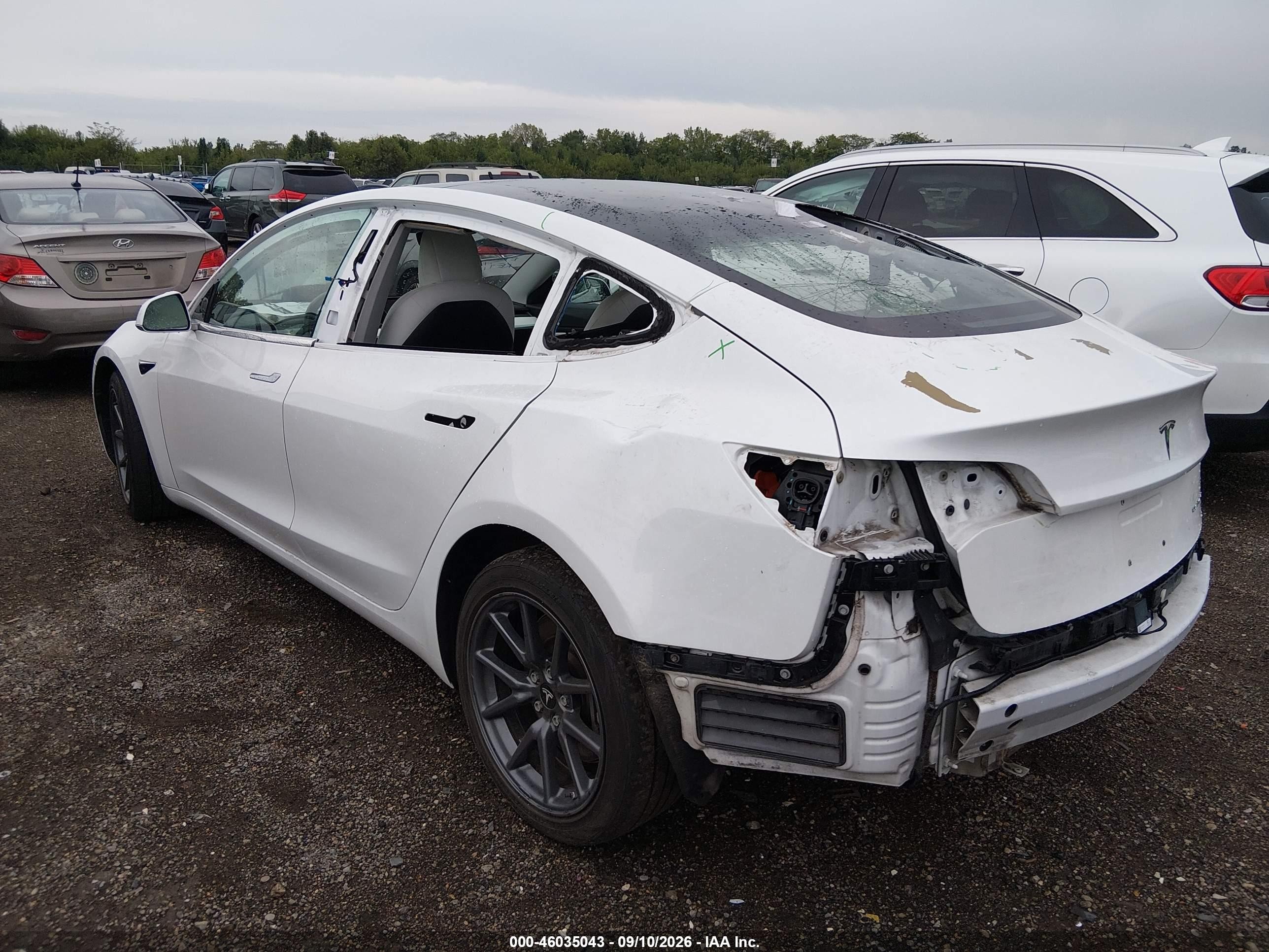2018 Tesla Model 3 VIN 5YJ3E1EB1JF086453 IAAI salvage auction — Rear End, Salvage (Ohio), sold $5,350 on 2026-09-27 (photo 3)