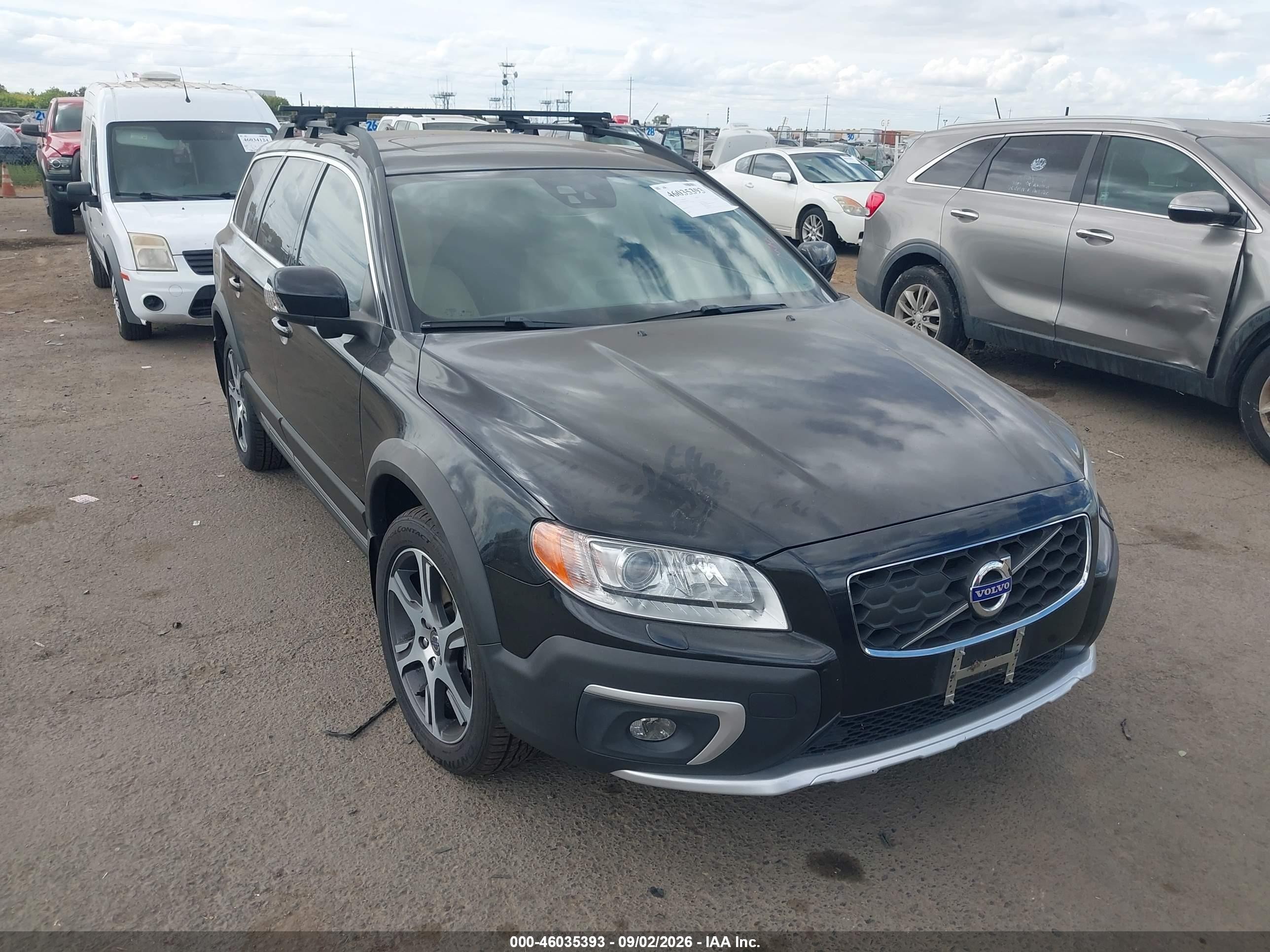 2015 Volvo XC70 VIN YV4902NM4F1230493 — IAAI salvage auction photo