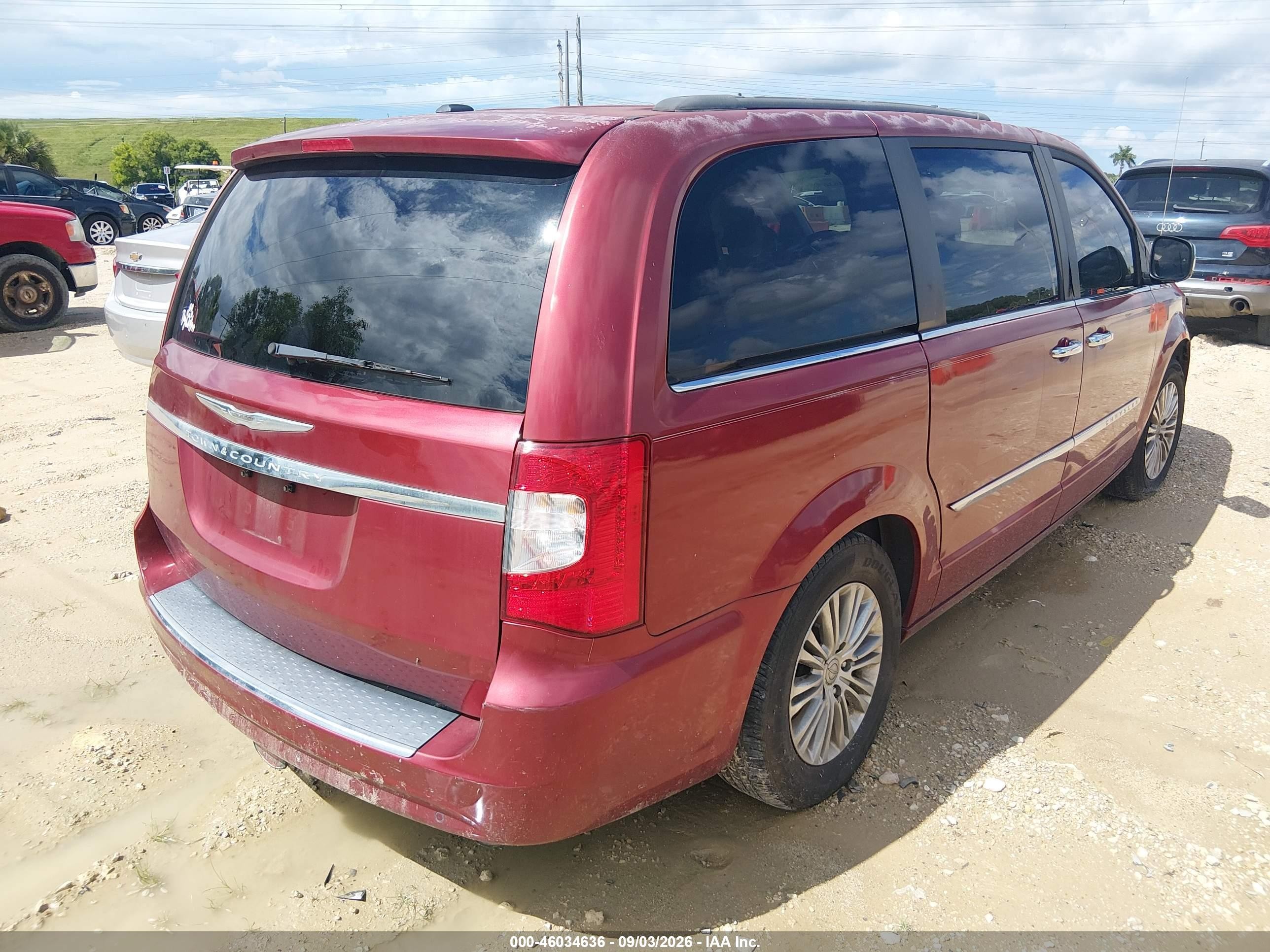 2013 Chrysler Town & country VIN 2C4RC1CG8DR569316 IAAI salvage auction — Normal Wear, Clear (Florida), sold $300 on 2026-09-08 (photo 4)