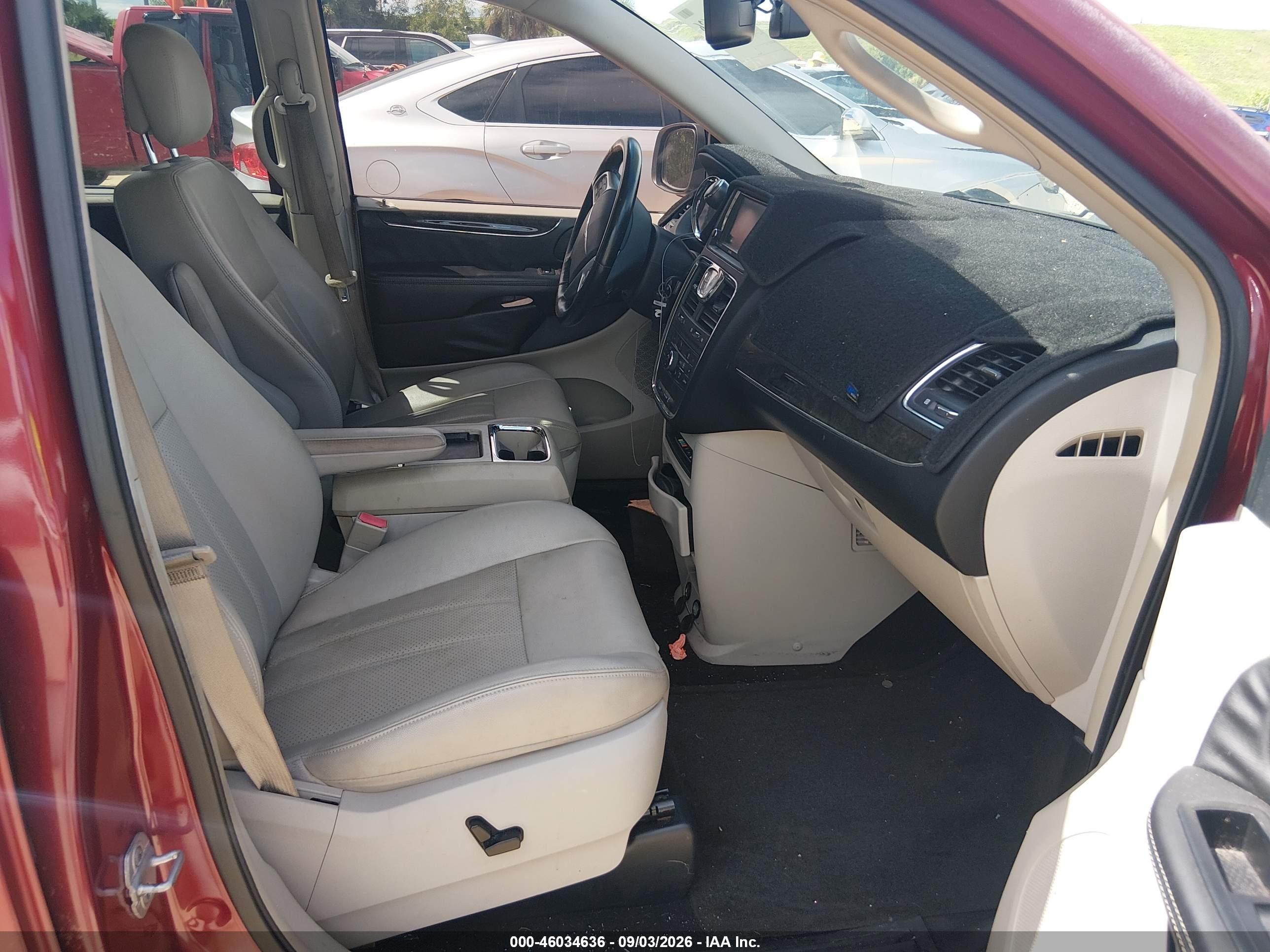 2013 Chrysler Town & country VIN 2C4RC1CG8DR569316 IAAI salvage auction — Normal Wear, Clear (Florida), sold $300 on 2026-09-08 (photo 5)