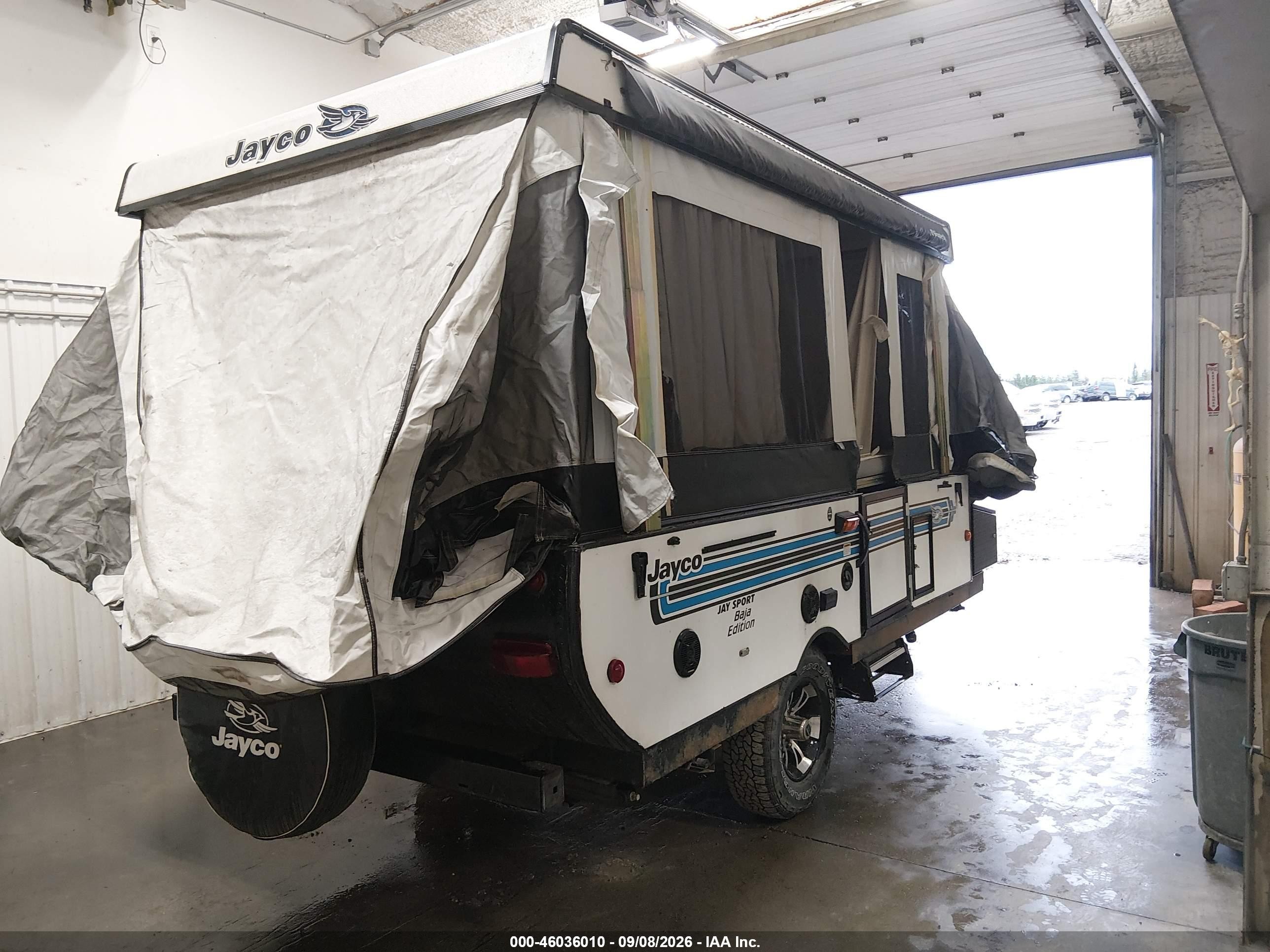 2017 Jayco Jay VIN 1UJAJ0AHXH12S0239 IAAI salvage auction — Vandalized, Bill Of Sale (Alaska), sold $400 on 2026-09-11 (photo 4)