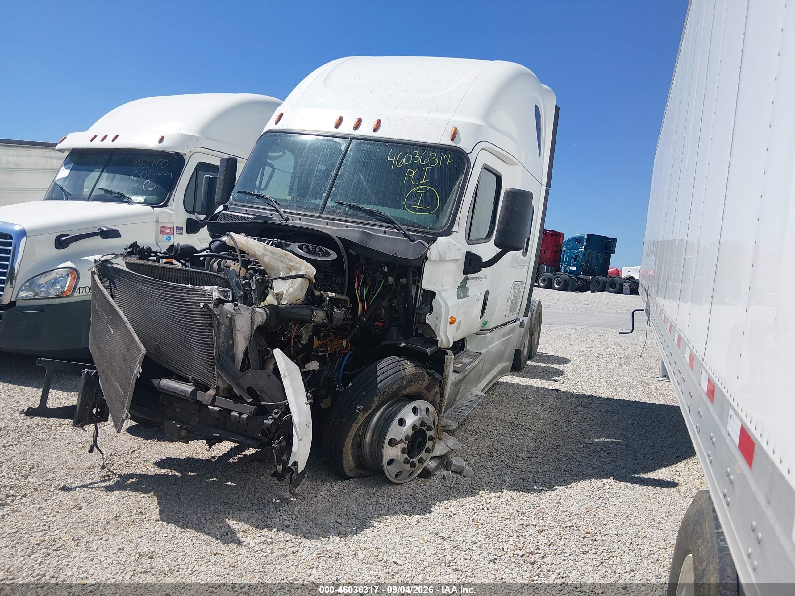 2018 VIN 3AKJGLDR7JDJU6813 IAAI salvage auction — Front End, Salvage (Ohio), sold $2,750 on 2026-10-13 (photo 2)