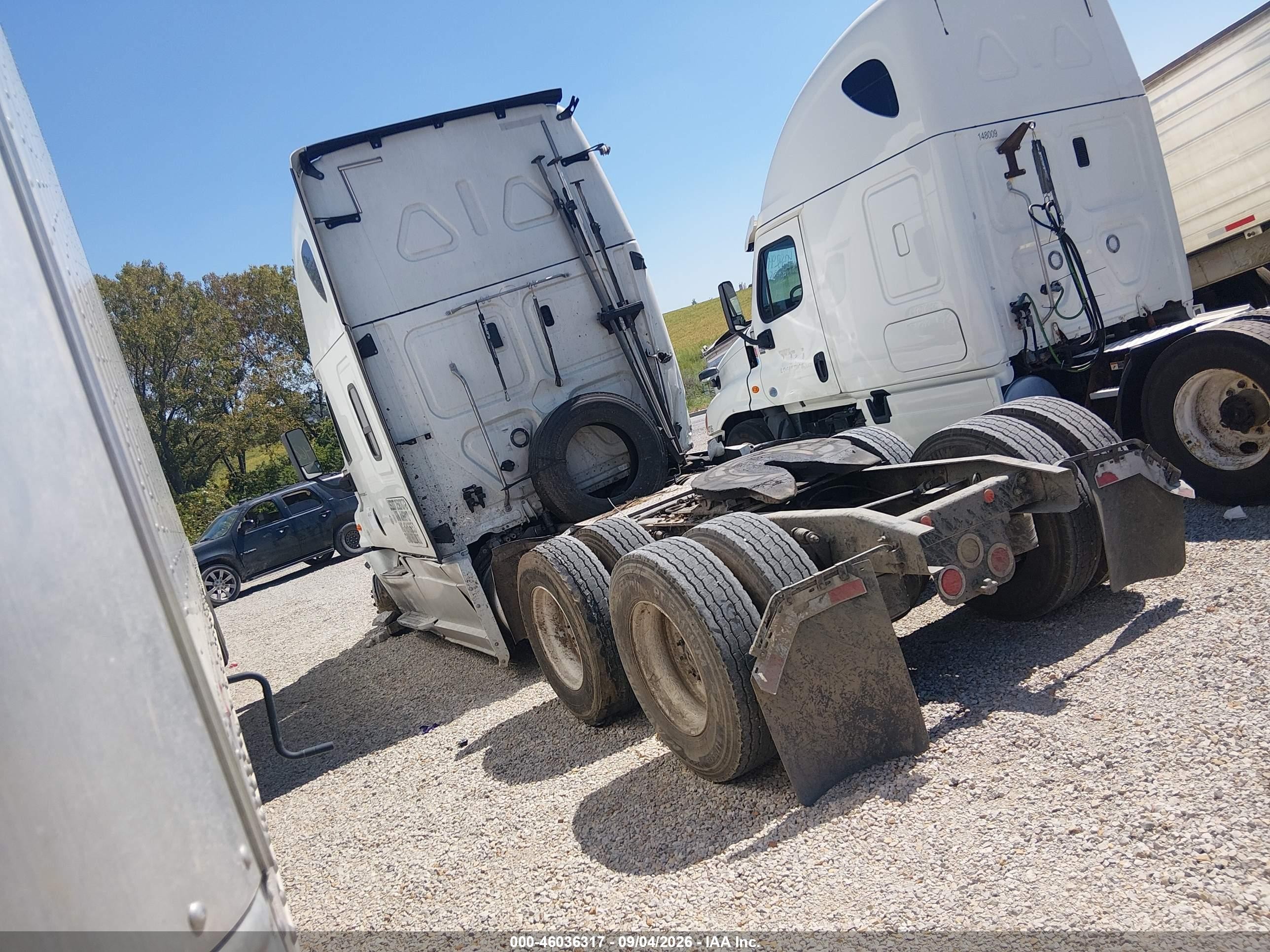 2018 VIN 3AKJGLDR7JDJU6813 IAAI salvage auction — Front End, Salvage (Ohio), sold $2,750 on 2026-10-13 (photo 3)