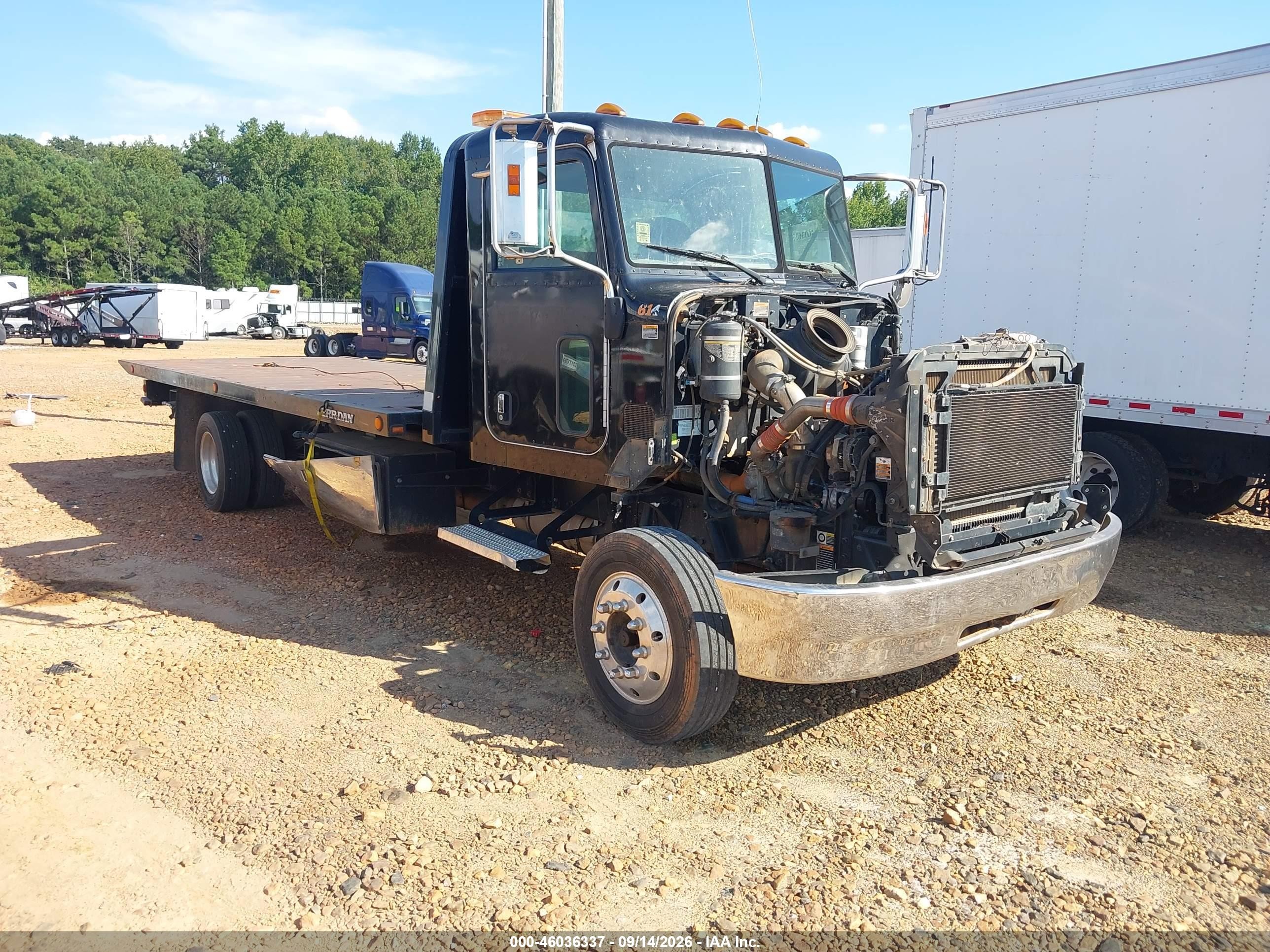 2009 Peterbilt 325 VIN 2NPYHM5X39M771389 — IAAI salvage auction photo