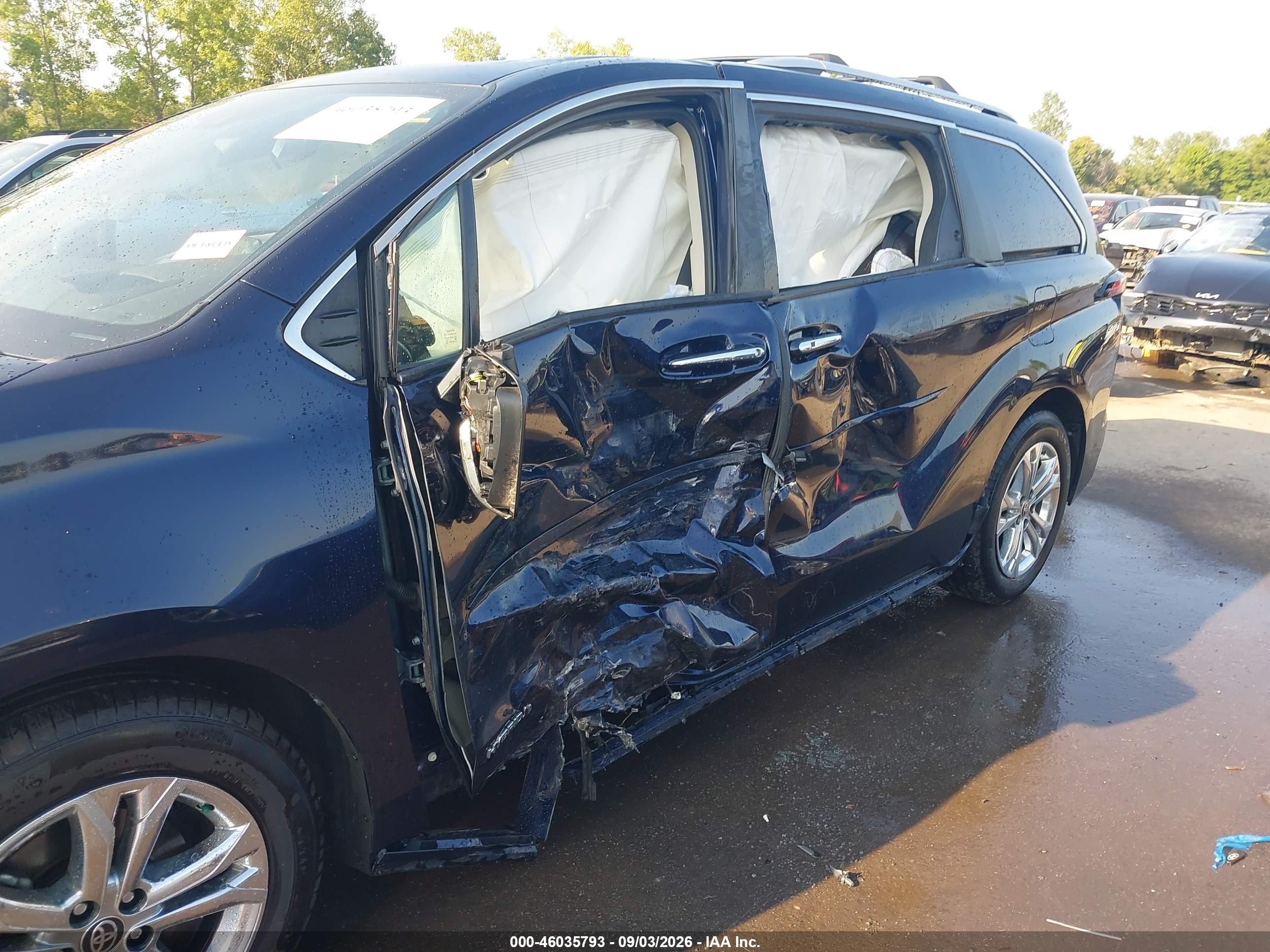 2021 Toyota Sienna VIN 5TDESKFCXMS014746 IAAI salvage auction — Side, Salvage (Ohio), sold $9,300 on 2026-09-25 (photo 6)