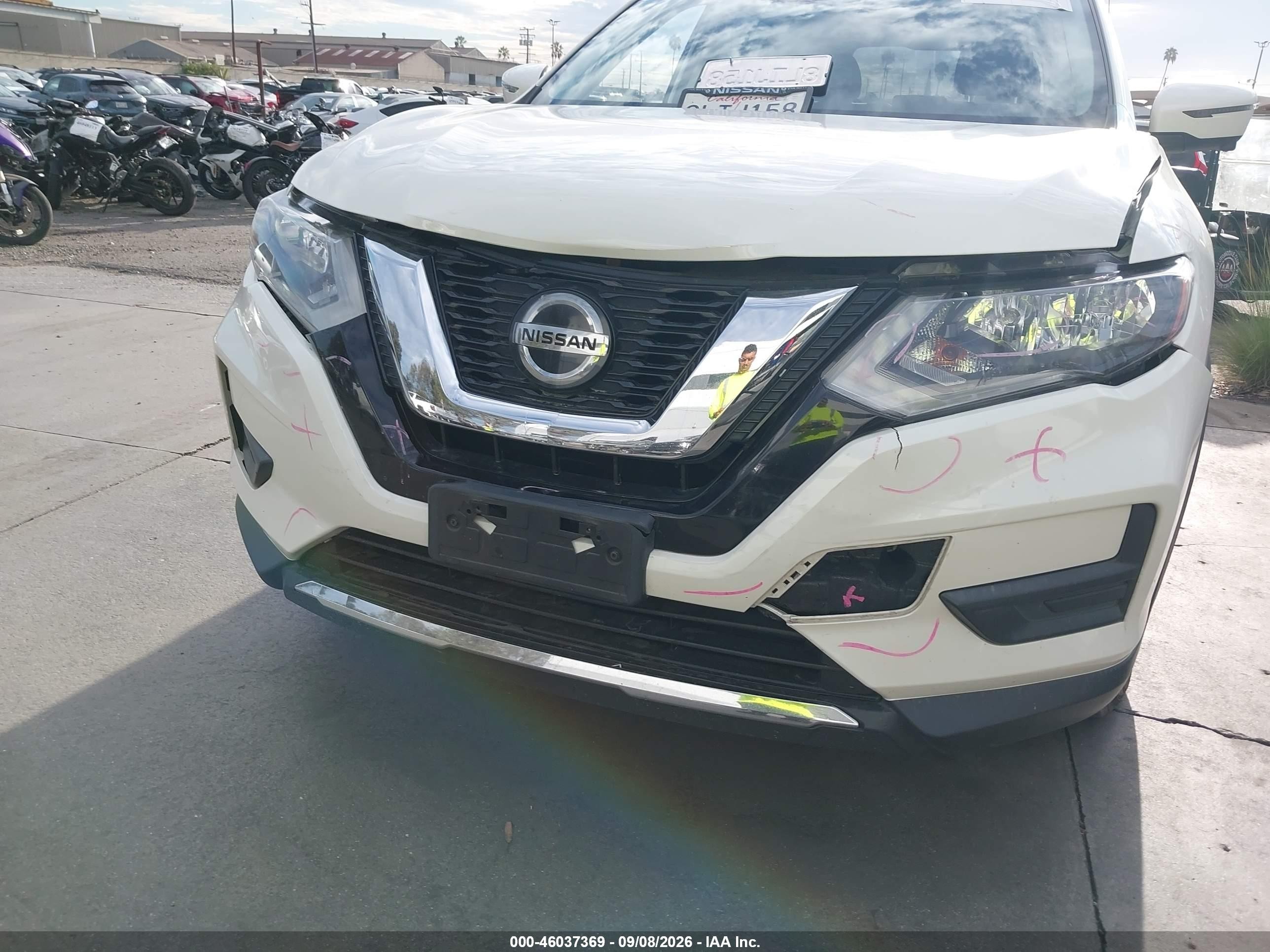 2019 Nissan Rogue VIN JN8AT2MT6KW266199 IAAI salvage auction — Front & Rear, Salvage Certificate (California), sold $4,350 on 2026-09-13 (photo 6)
